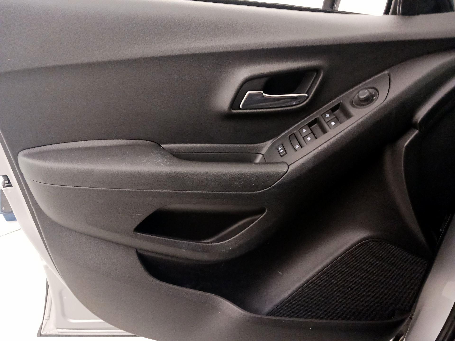 Thumbnail: 2018 Chevrolet Trax - 12