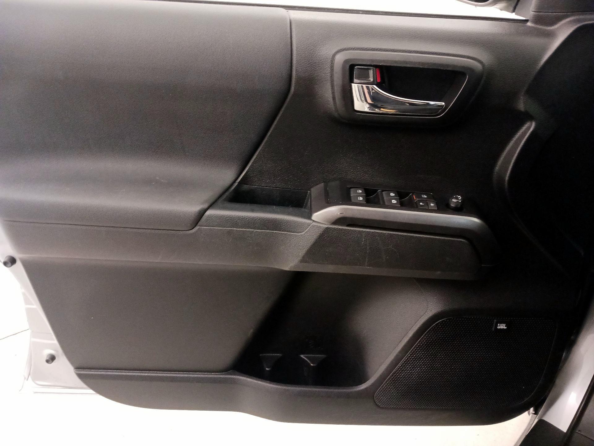 Thumbnail: 2021 Toyota Tacoma - 12