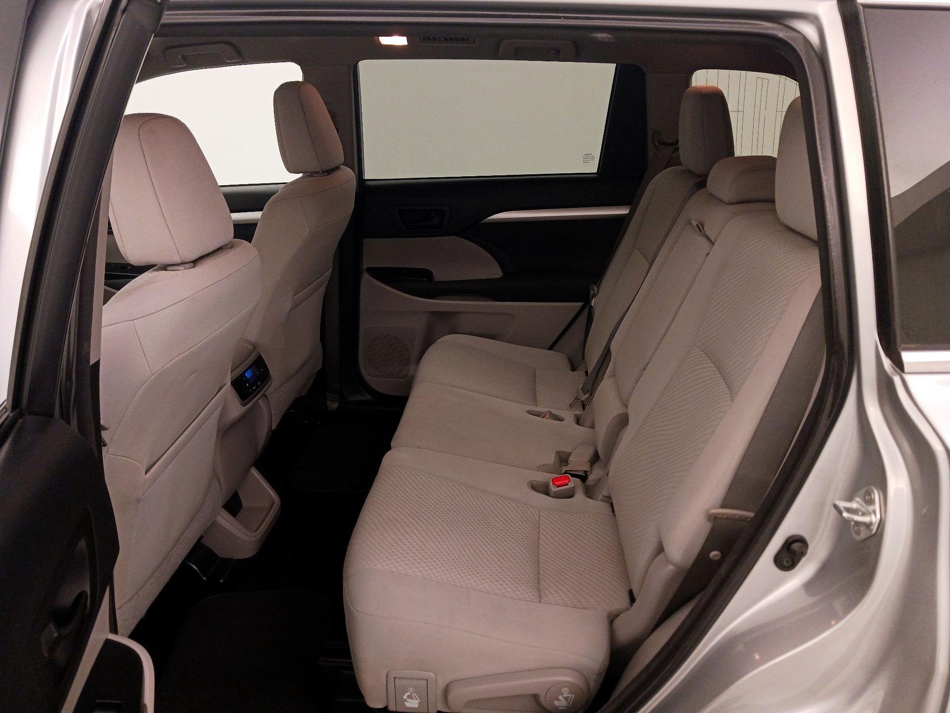 Thumbnail: 2017 Toyota Highlander - 19