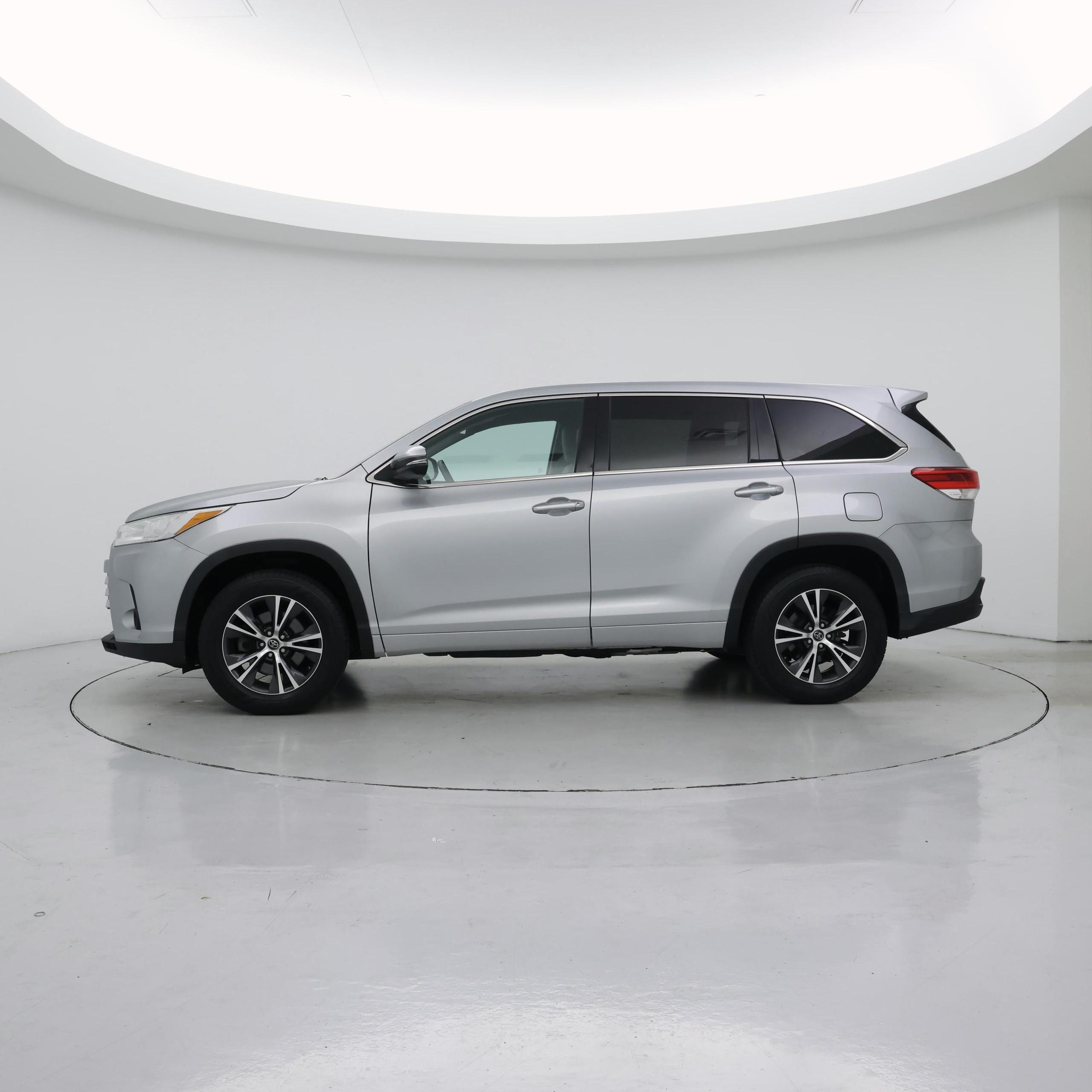 Thumbnail: 2017 Toyota Highlander - 3