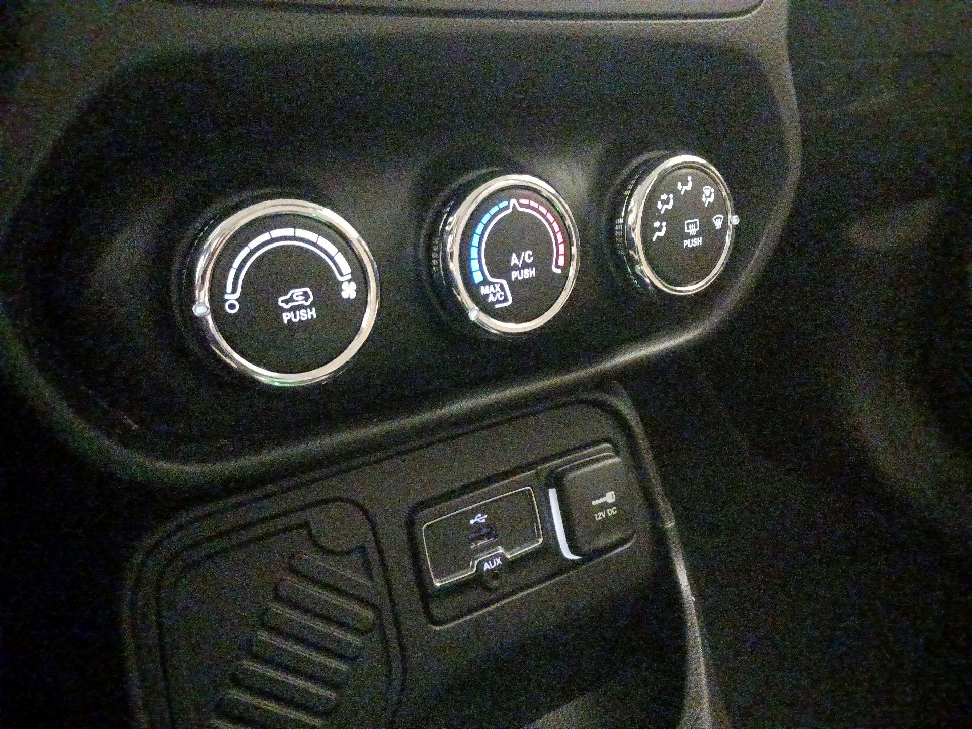 Thumbnail: 2015 Jeep Renegade - 16