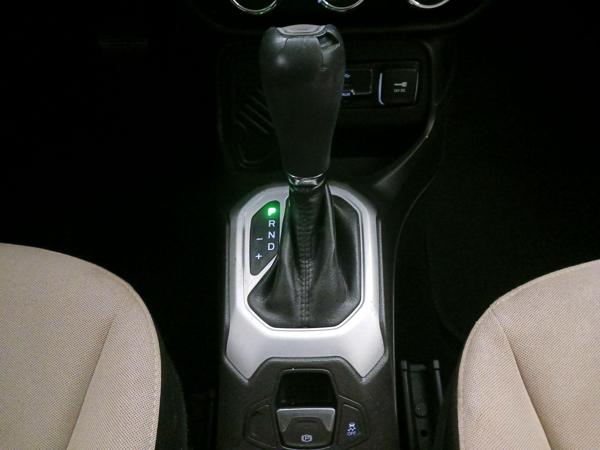 Thumbnail: 2015 Jeep Renegade - 17