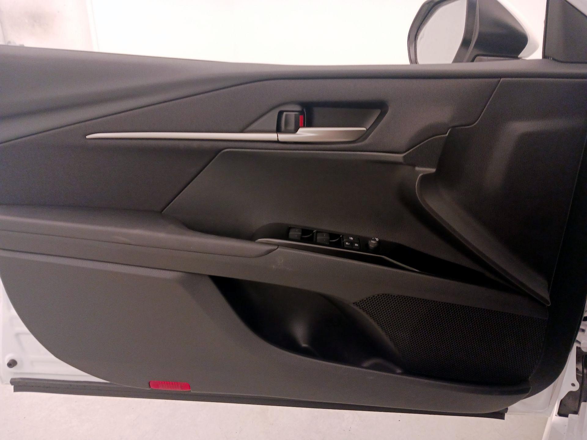 Thumbnail: 2025 Toyota Camry - 12