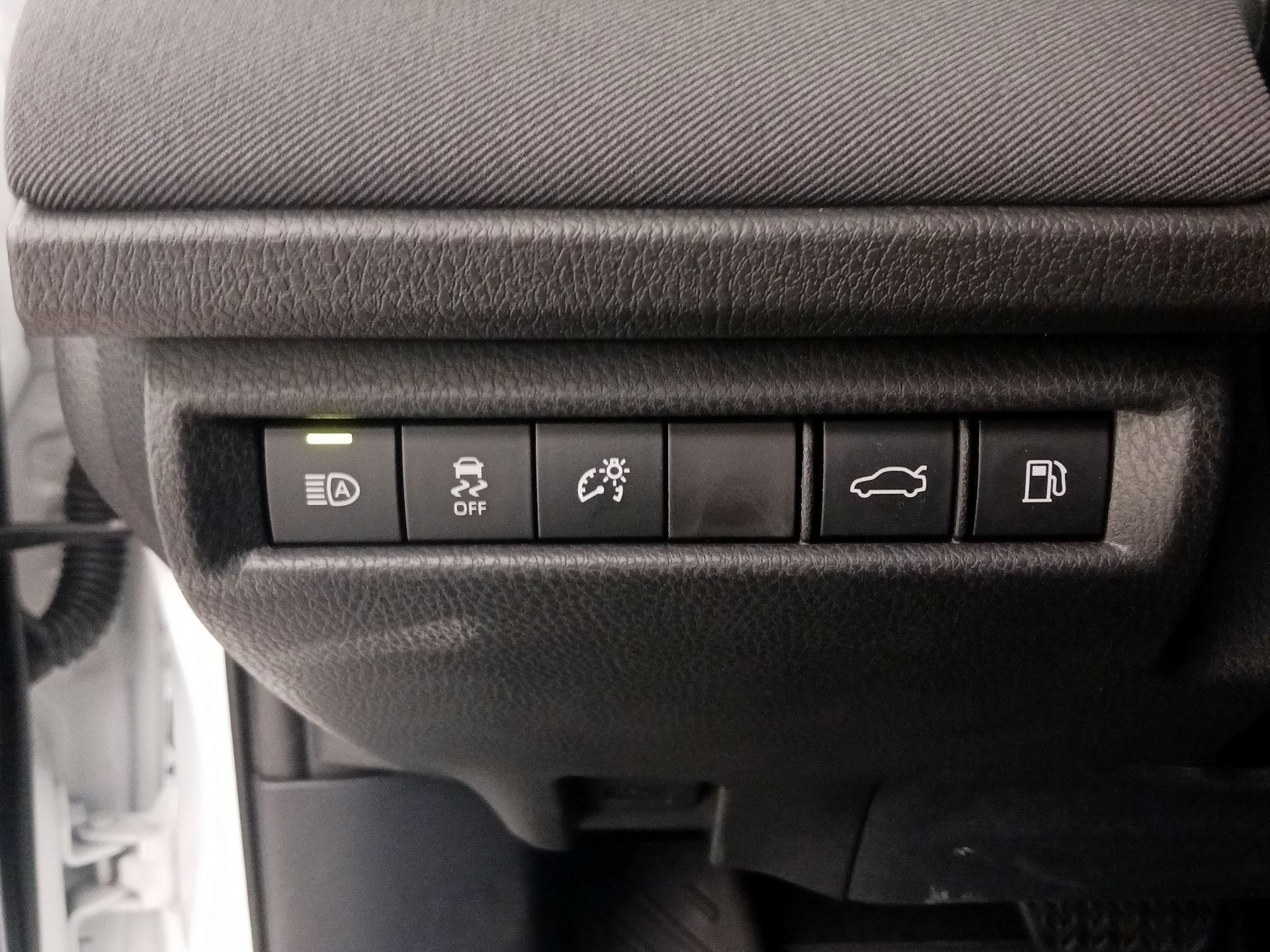 Thumbnail: 2025 Toyota Camry - 13