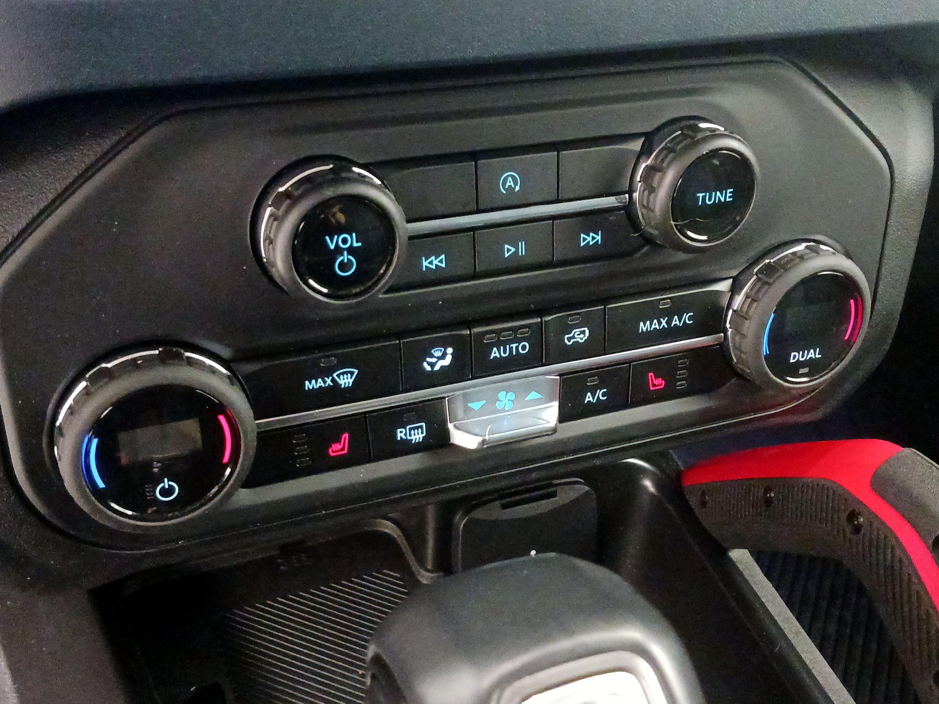 Thumbnail: 2025 Ford Bronco - 17