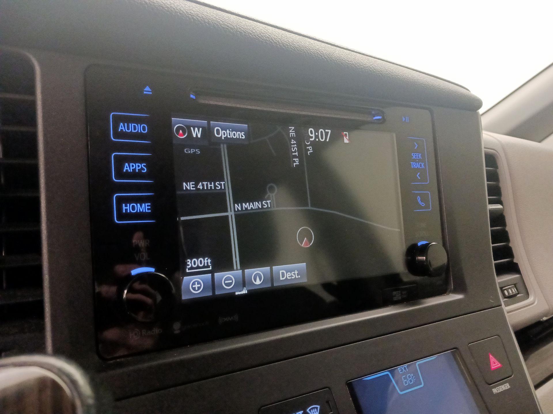 Thumbnail: 2017 Toyota Sienna - 14