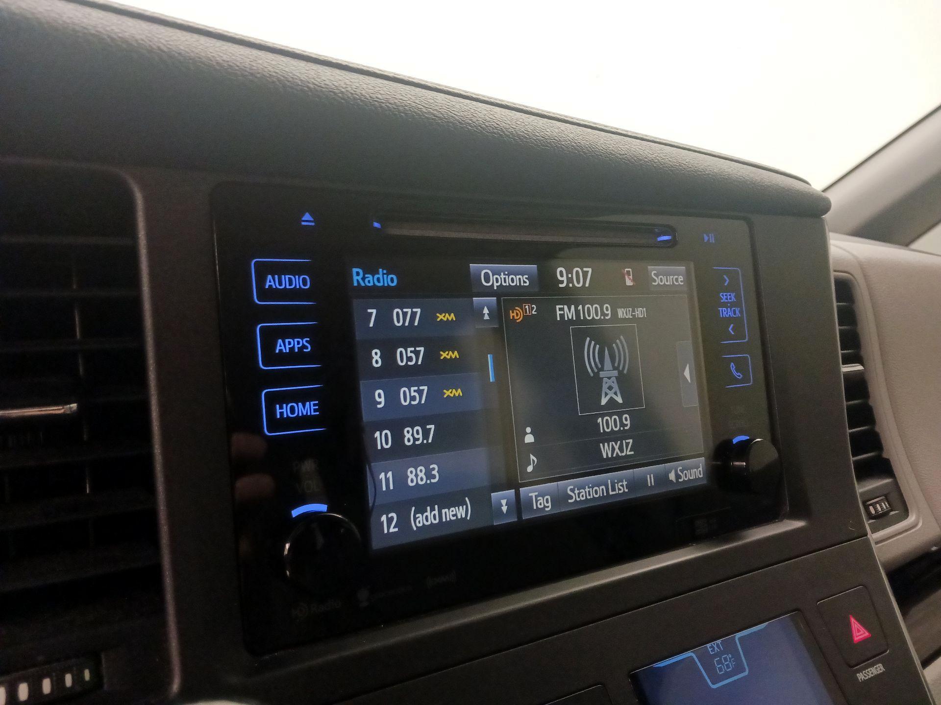 Thumbnail: 2017 Toyota Sienna - 16