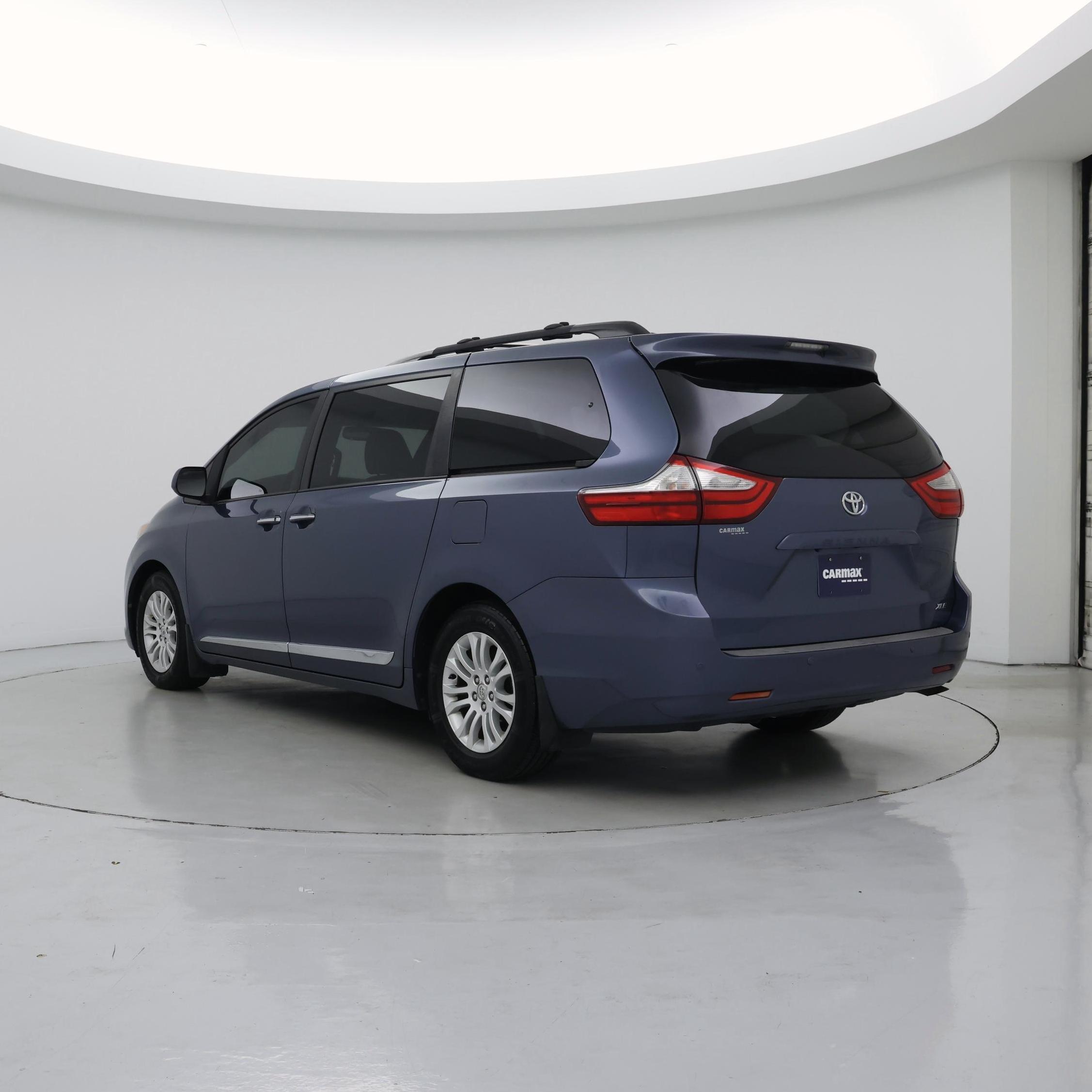 Thumbnail: 2017 Toyota Sienna - 2