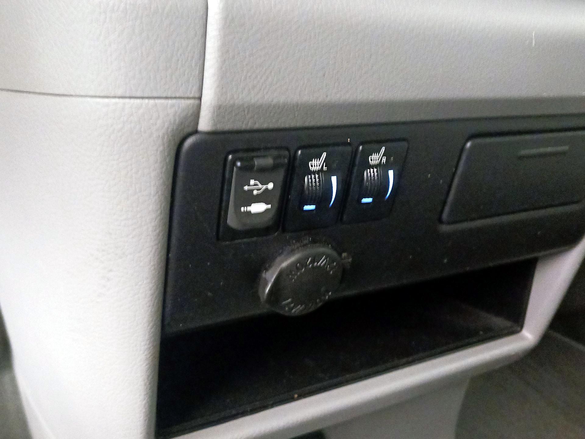 Thumbnail: 2017 Toyota Sienna - 19