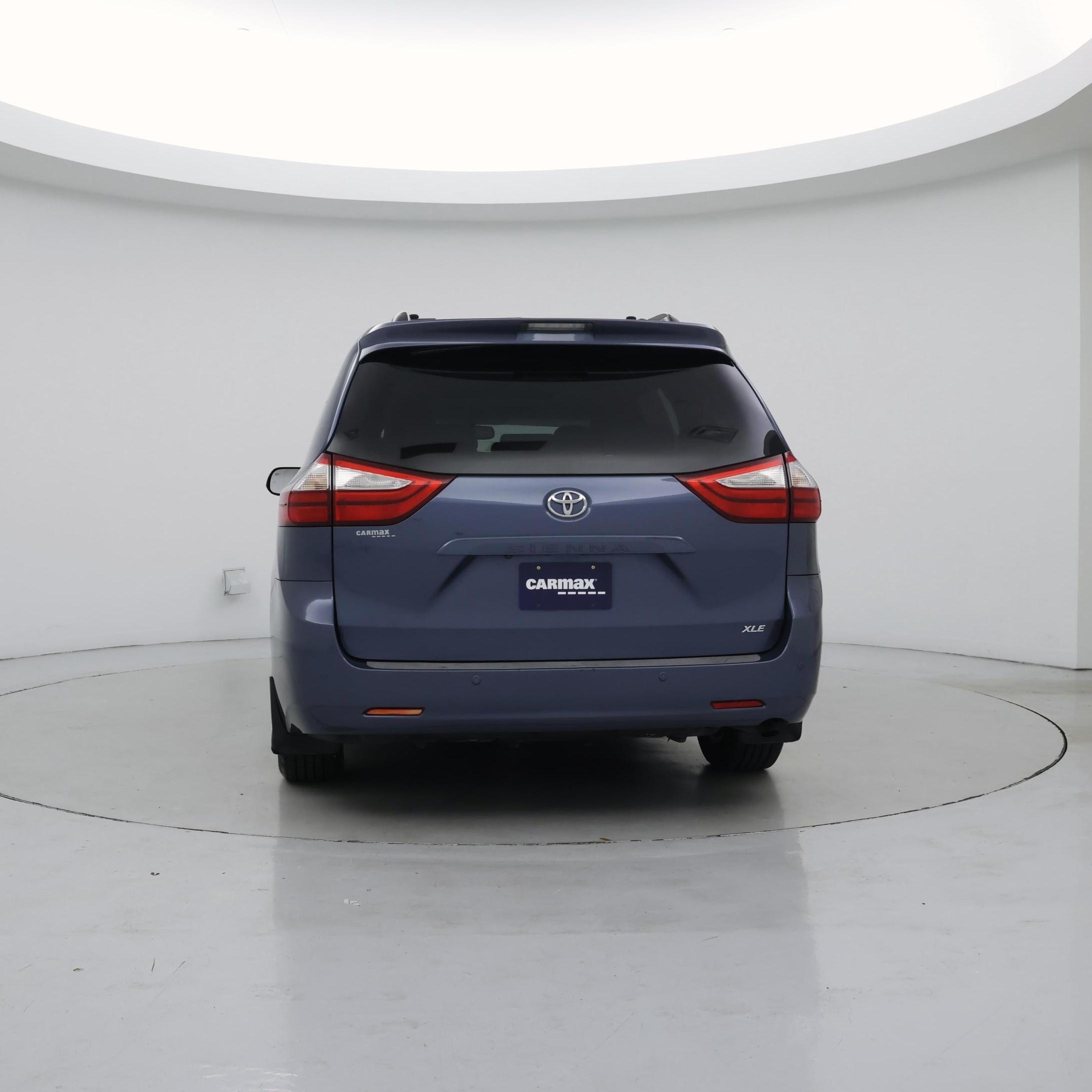 Thumbnail: 2017 Toyota Sienna - 6