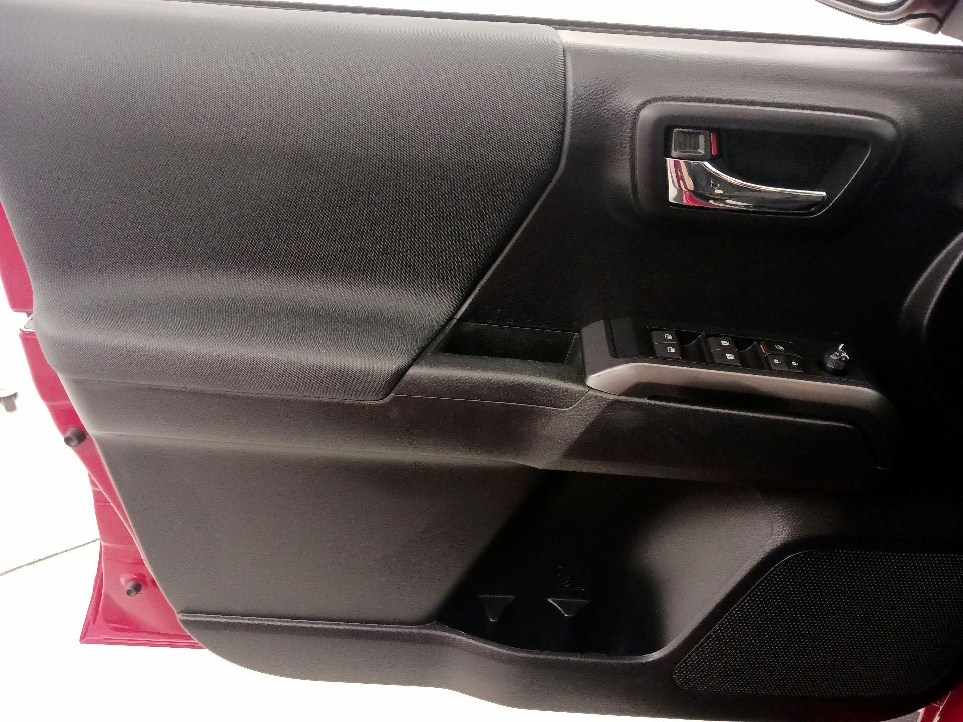 Thumbnail: 2020 Toyota Tacoma - 12