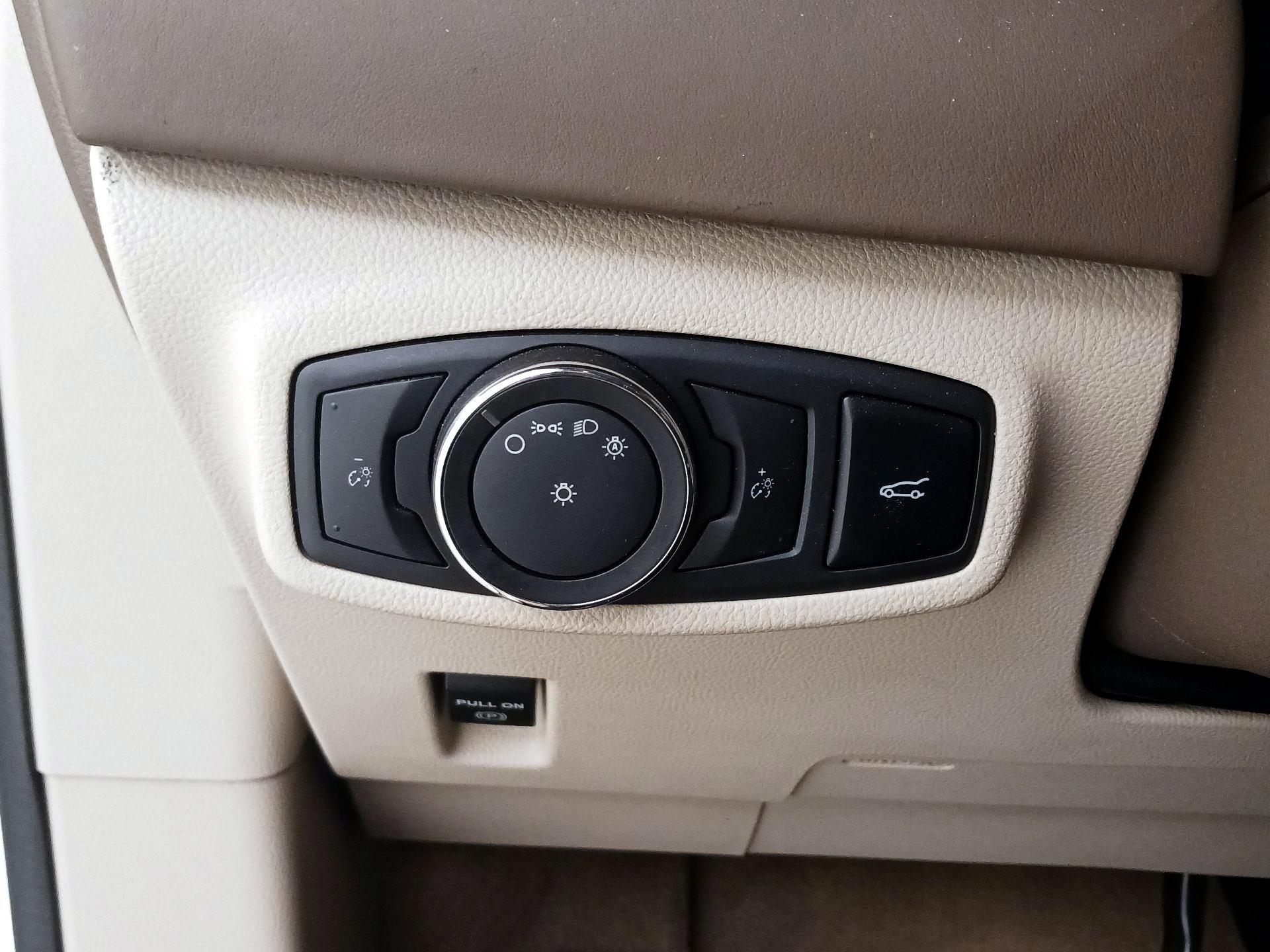 Thumbnail: 2016 Lincoln MKC - 13