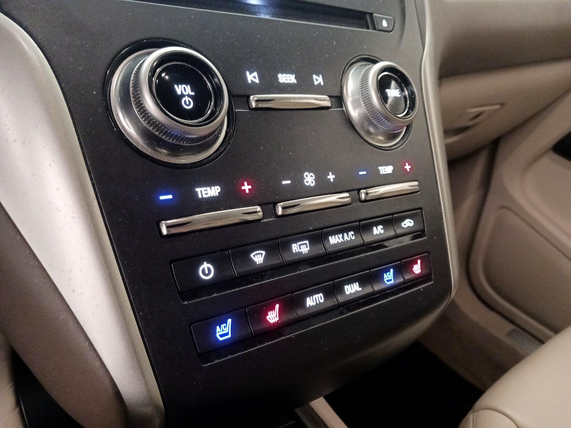 Thumbnail: 2016 Lincoln MKC - 17