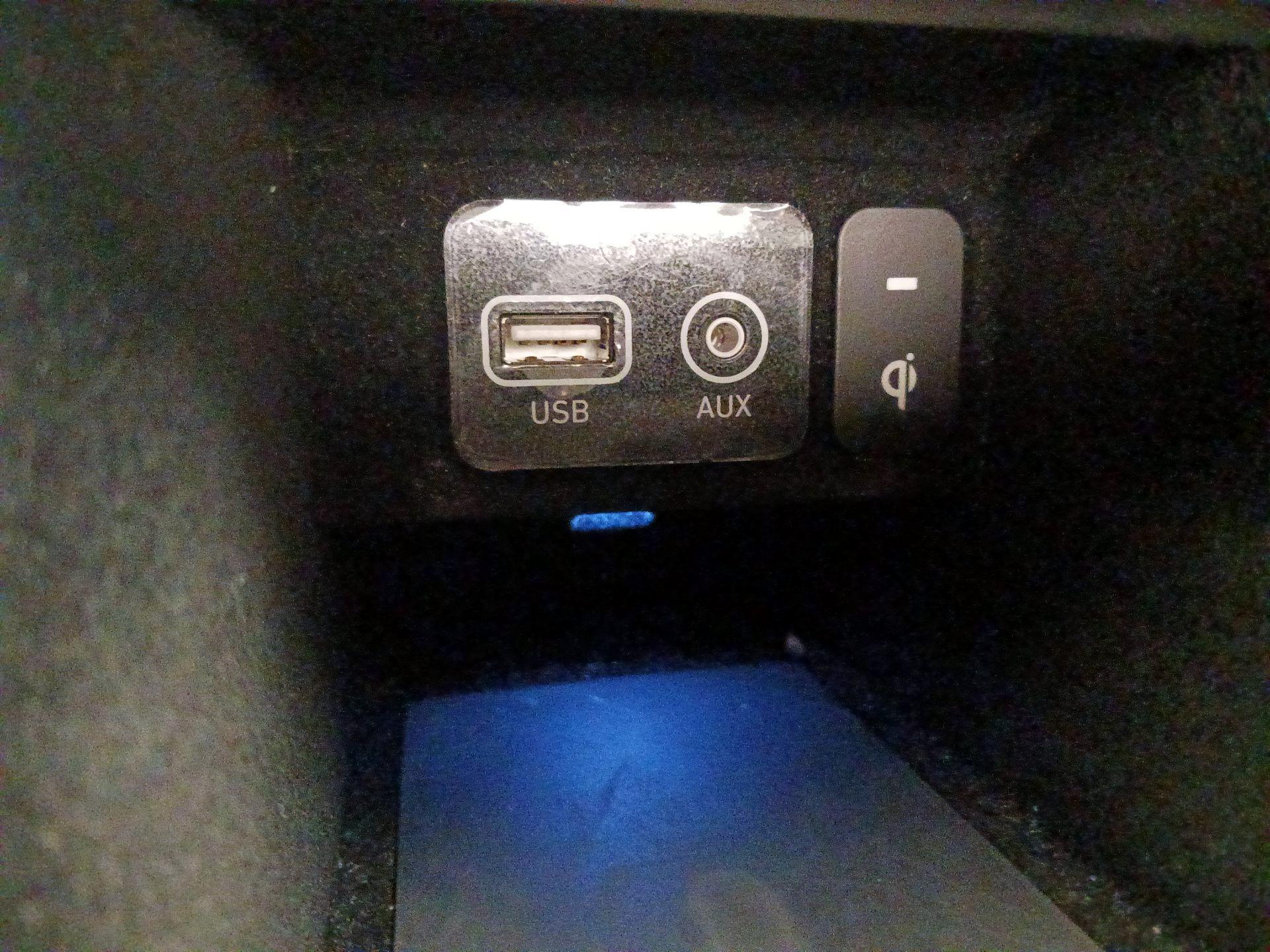 Thumbnail: 2018 Genesis G90 - 19