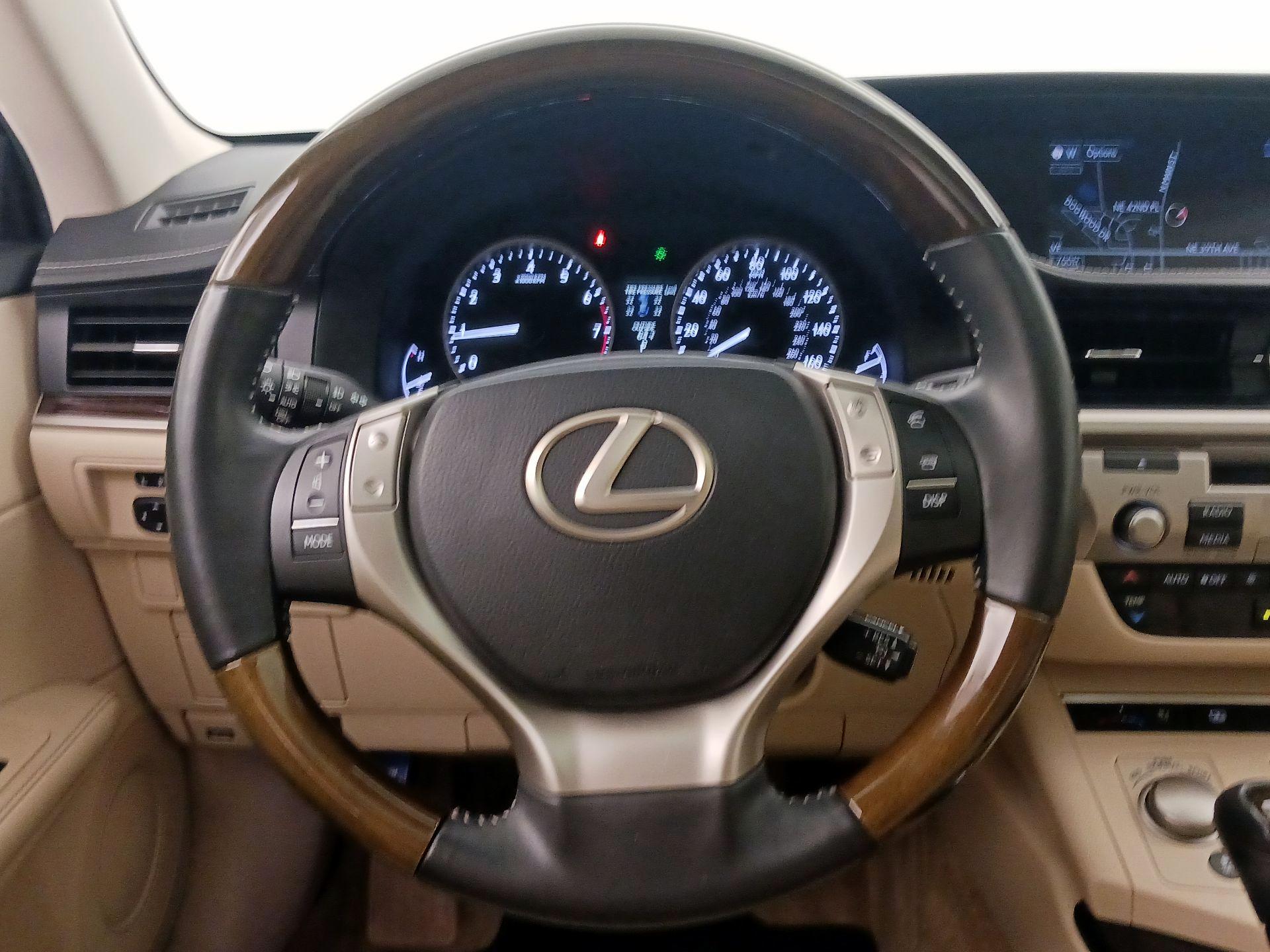 Thumbnail: 2015 Lexus ES - 10