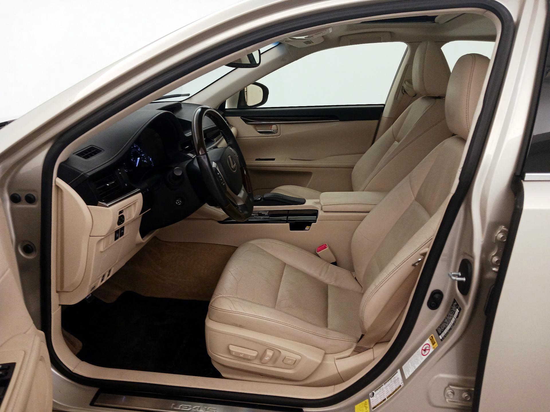 Thumbnail: 2015 Lexus ES - 11