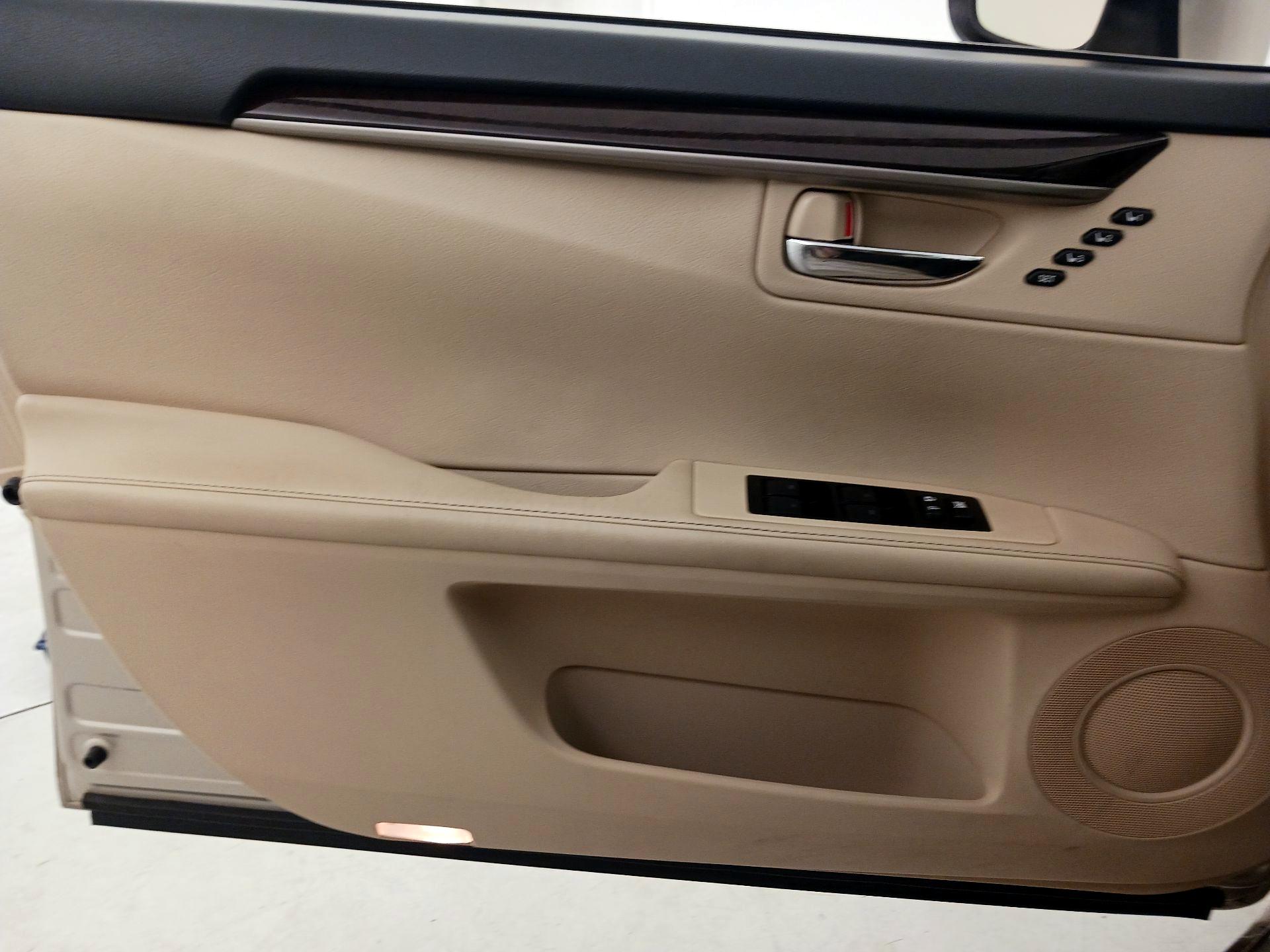 Thumbnail: 2015 Lexus ES - 12