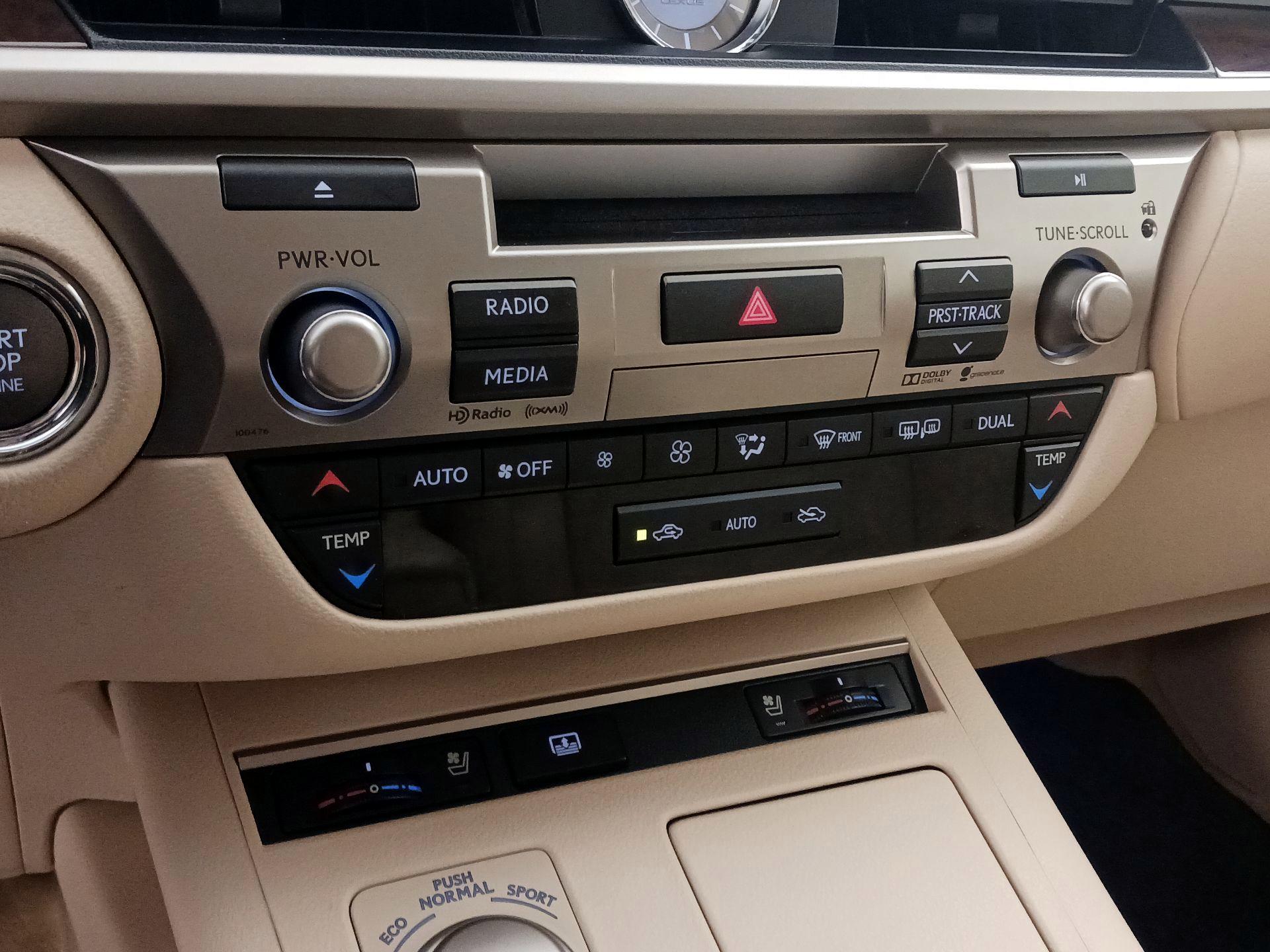 Thumbnail: 2015 Lexus ES - 17