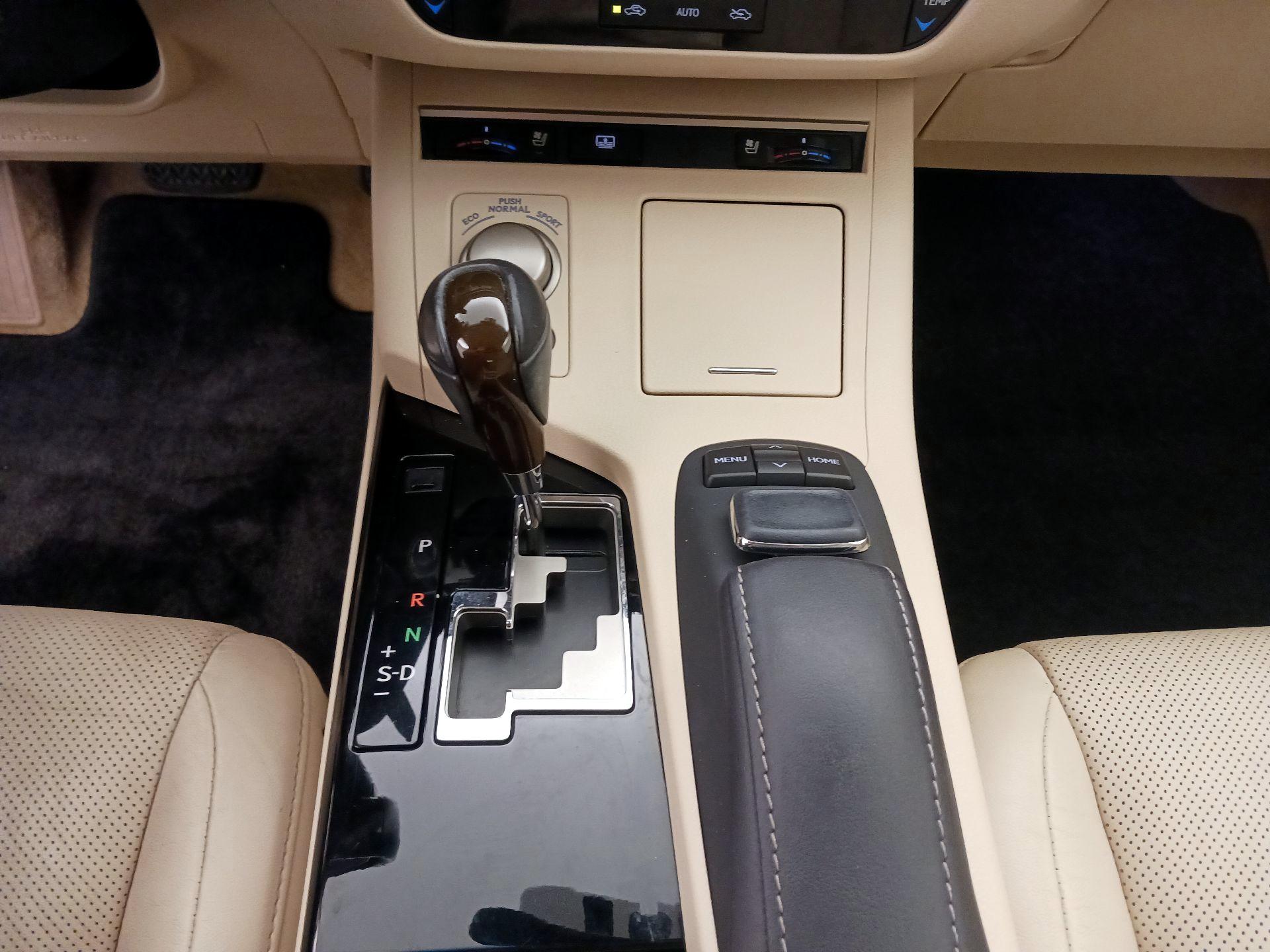 Thumbnail: 2015 Lexus ES - 18