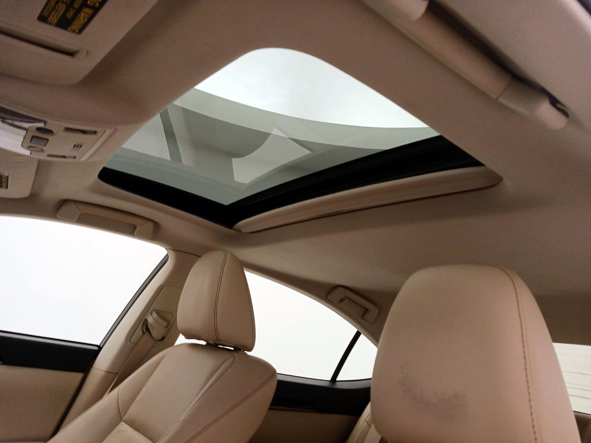 Thumbnail: 2015 Lexus ES - 20