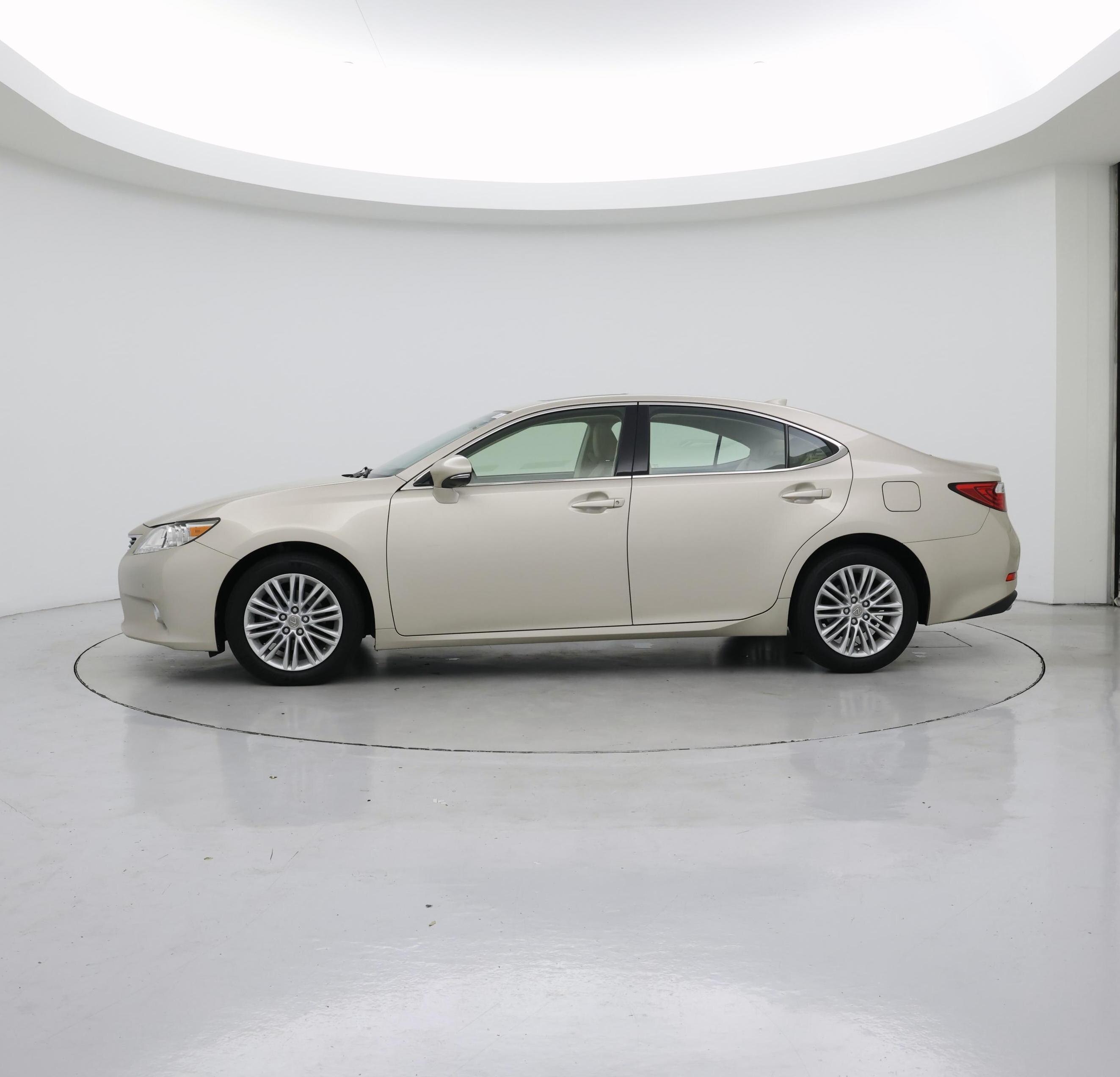 Thumbnail: 2015 Lexus ES - 3