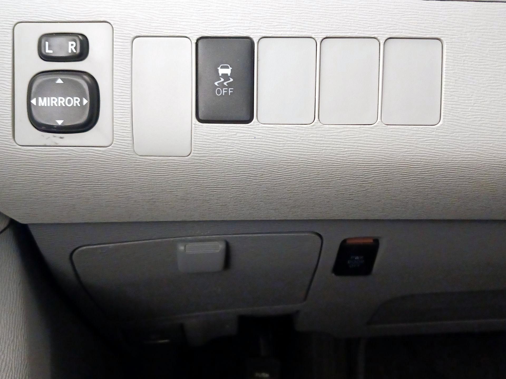 Thumbnail: 2014 Toyota Sienna - 13