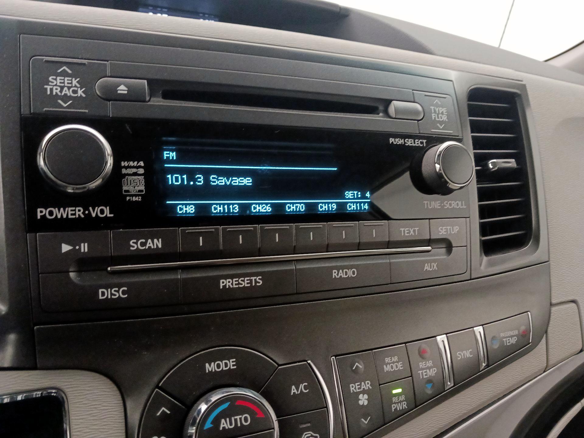 Thumbnail: 2014 Toyota Sienna - 15