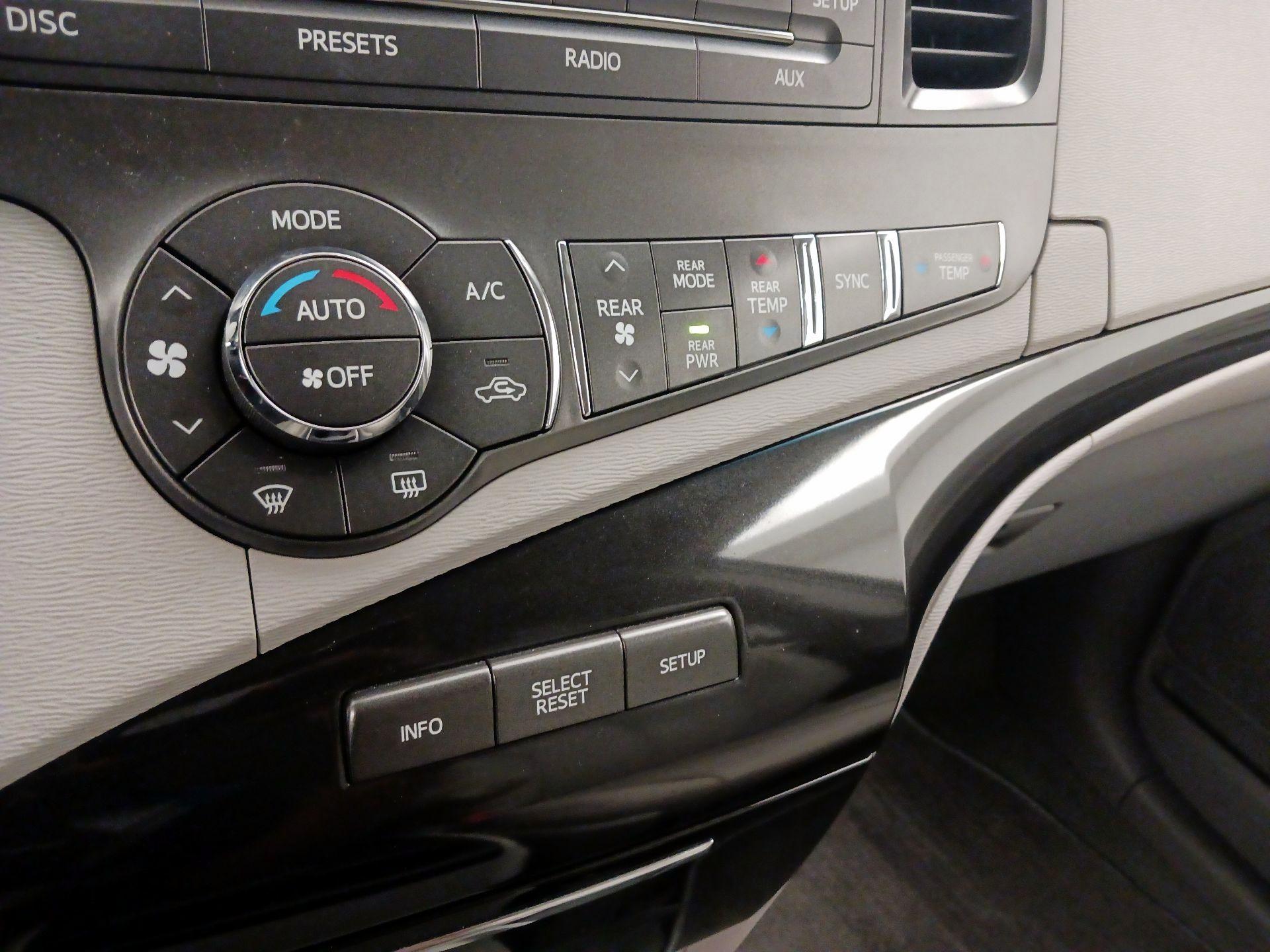 Thumbnail: 2014 Toyota Sienna - 16