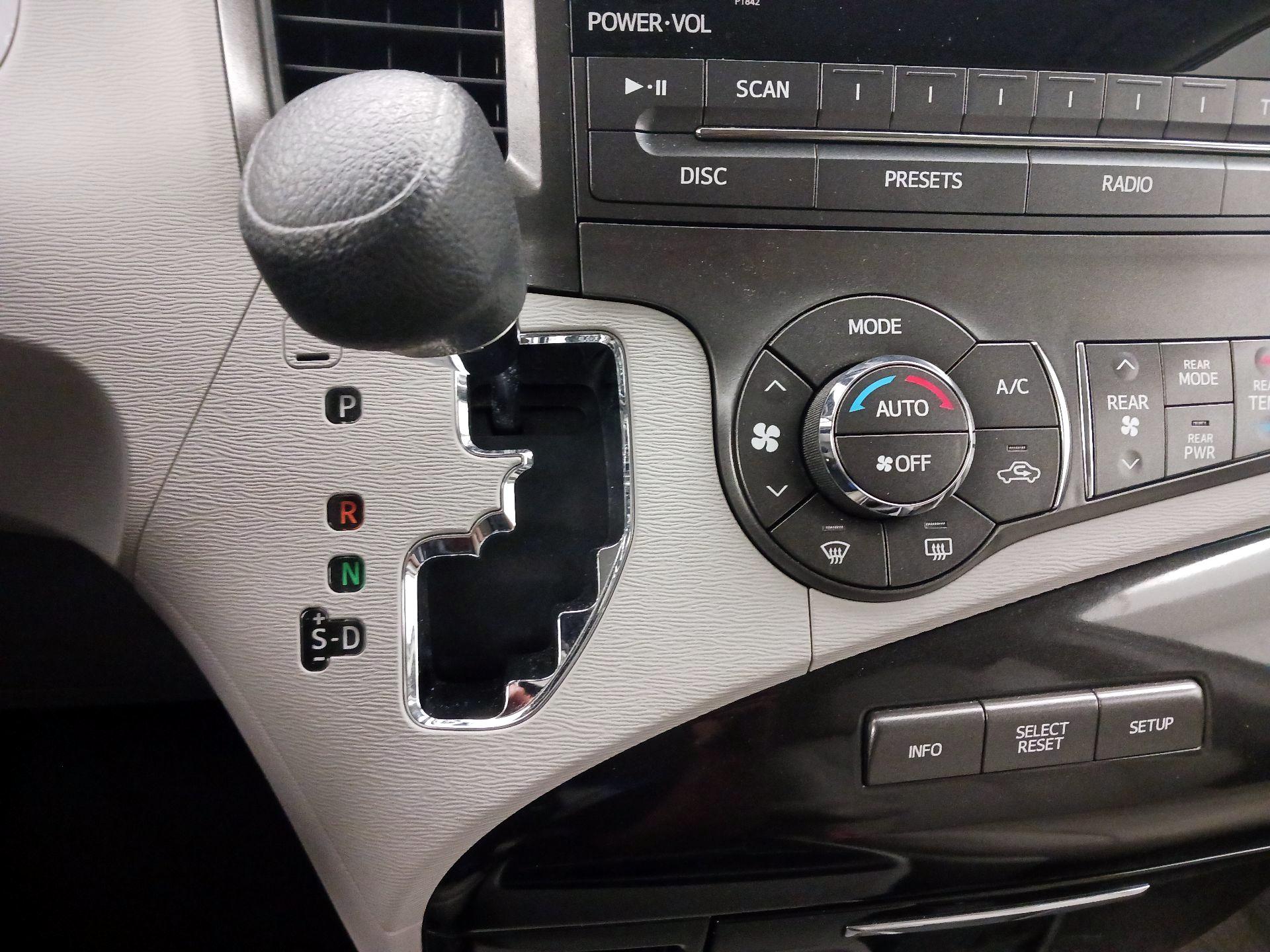 Thumbnail: 2014 Toyota Sienna - 17