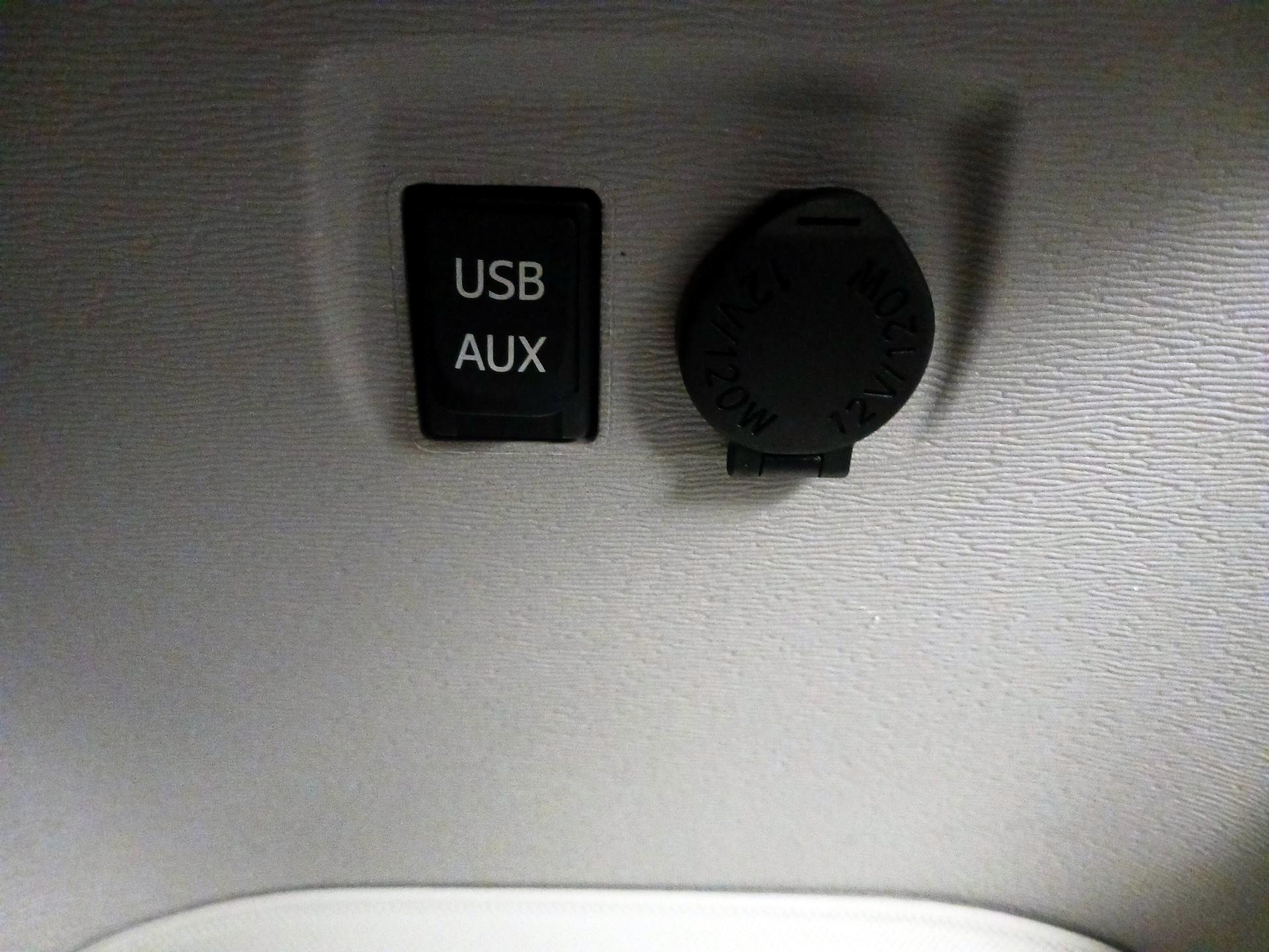 Thumbnail: 2014 Toyota Sienna - 18