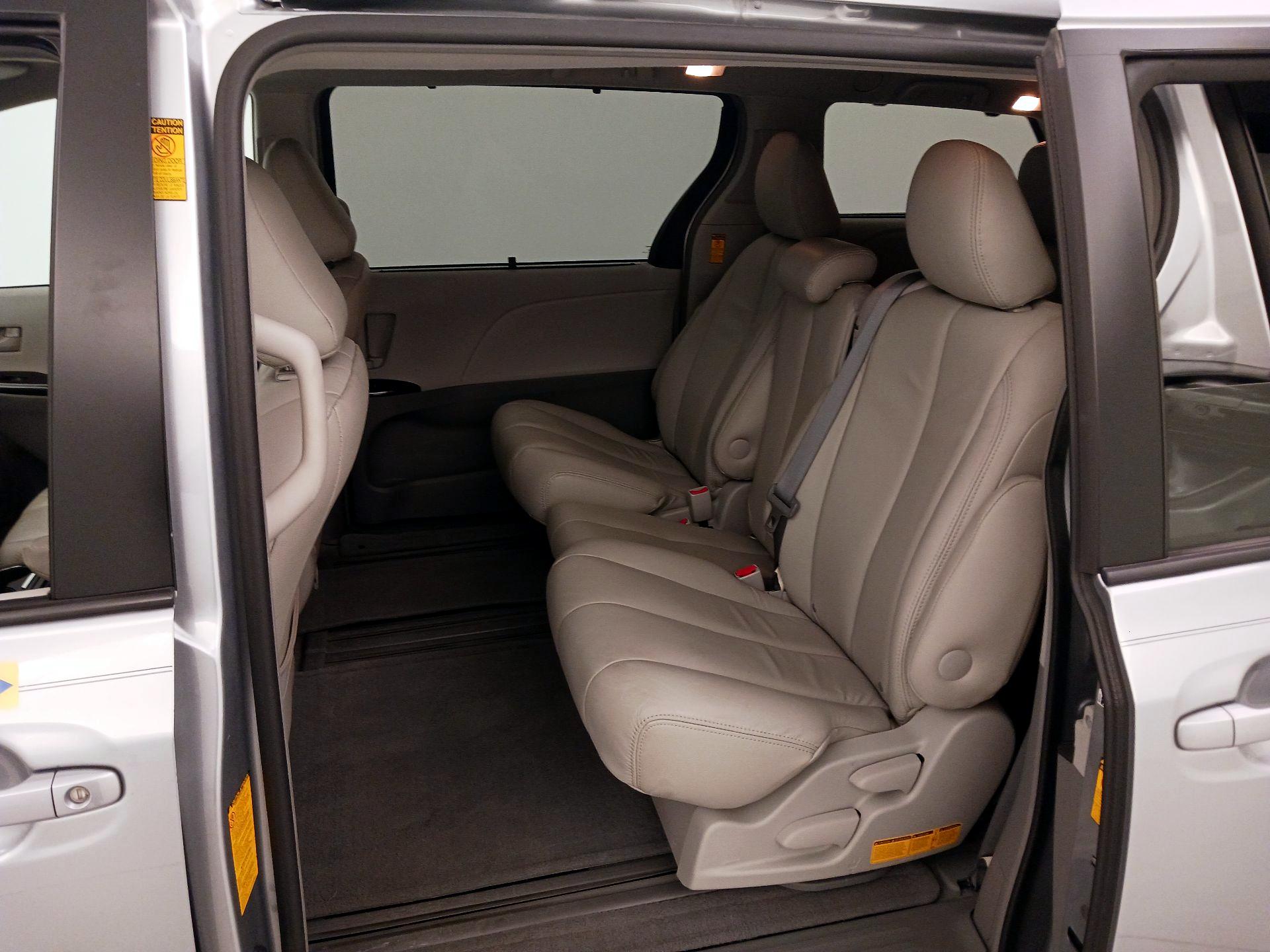 Thumbnail: 2014 Toyota Sienna - 19