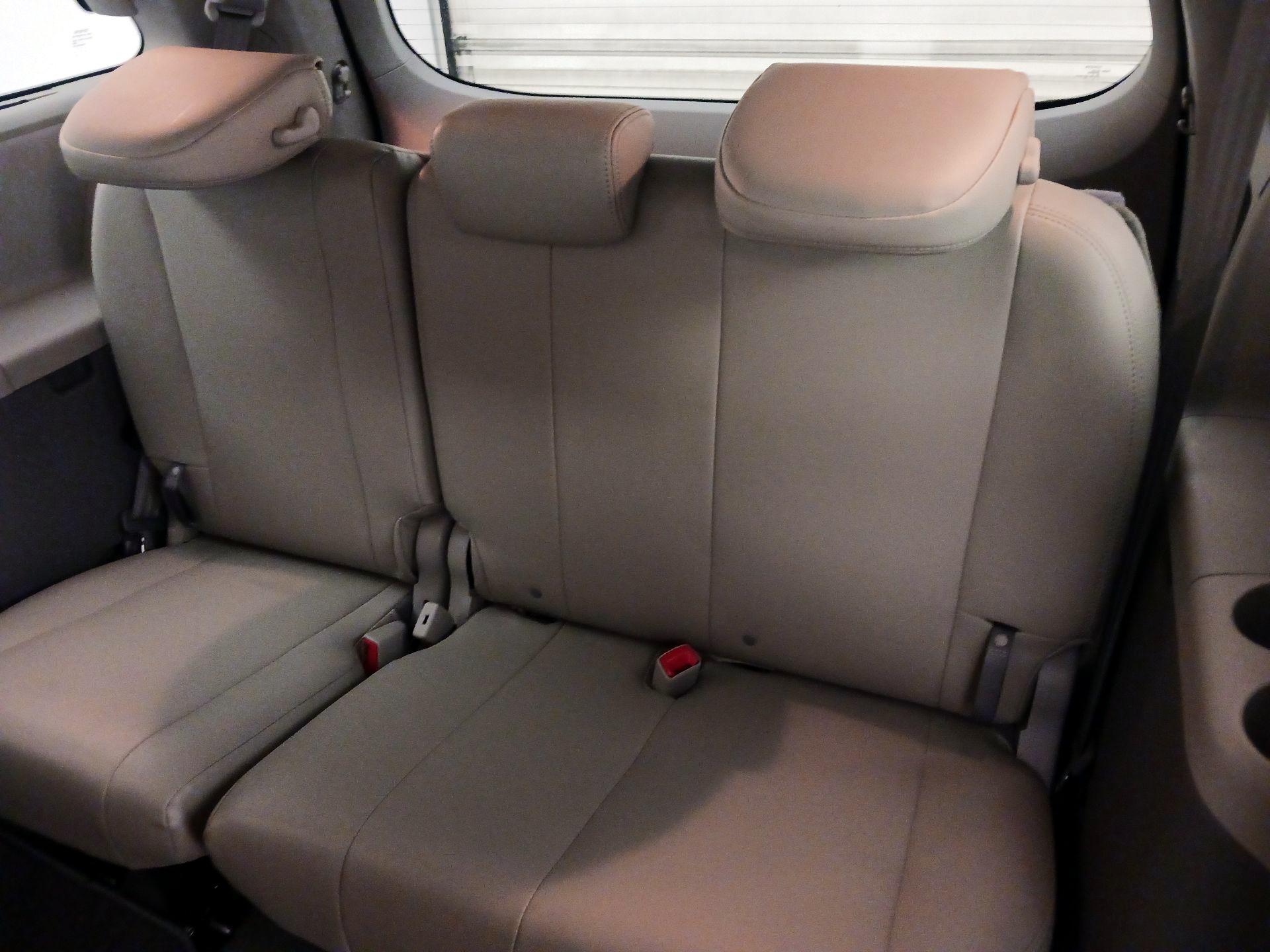 Thumbnail: 2014 Toyota Sienna - 20