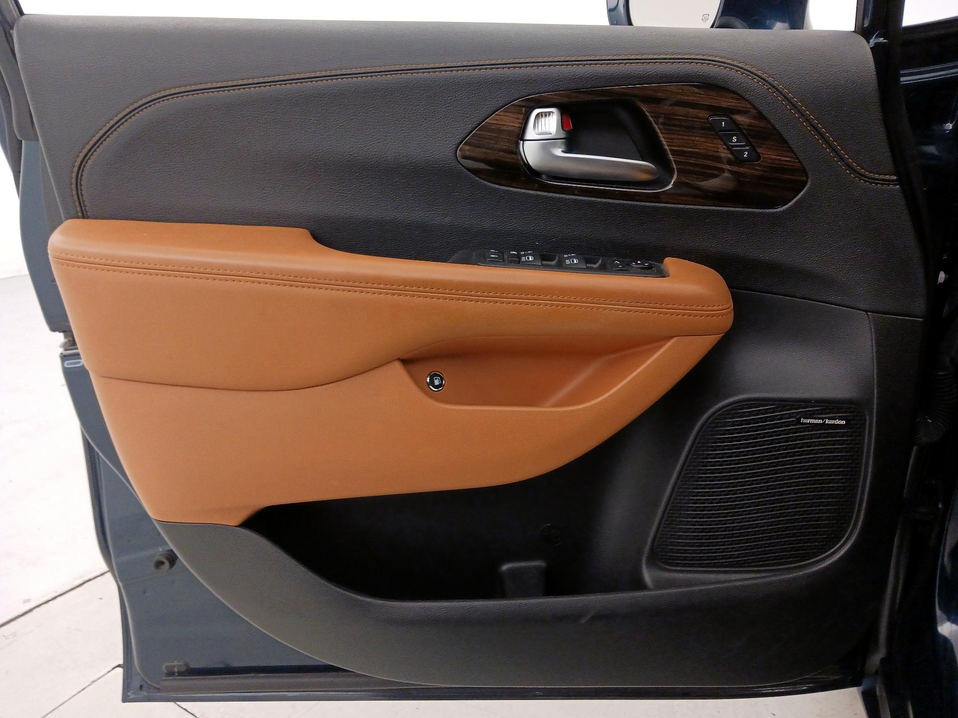 Thumbnail: 2021 Chrysler Pacifica - 12