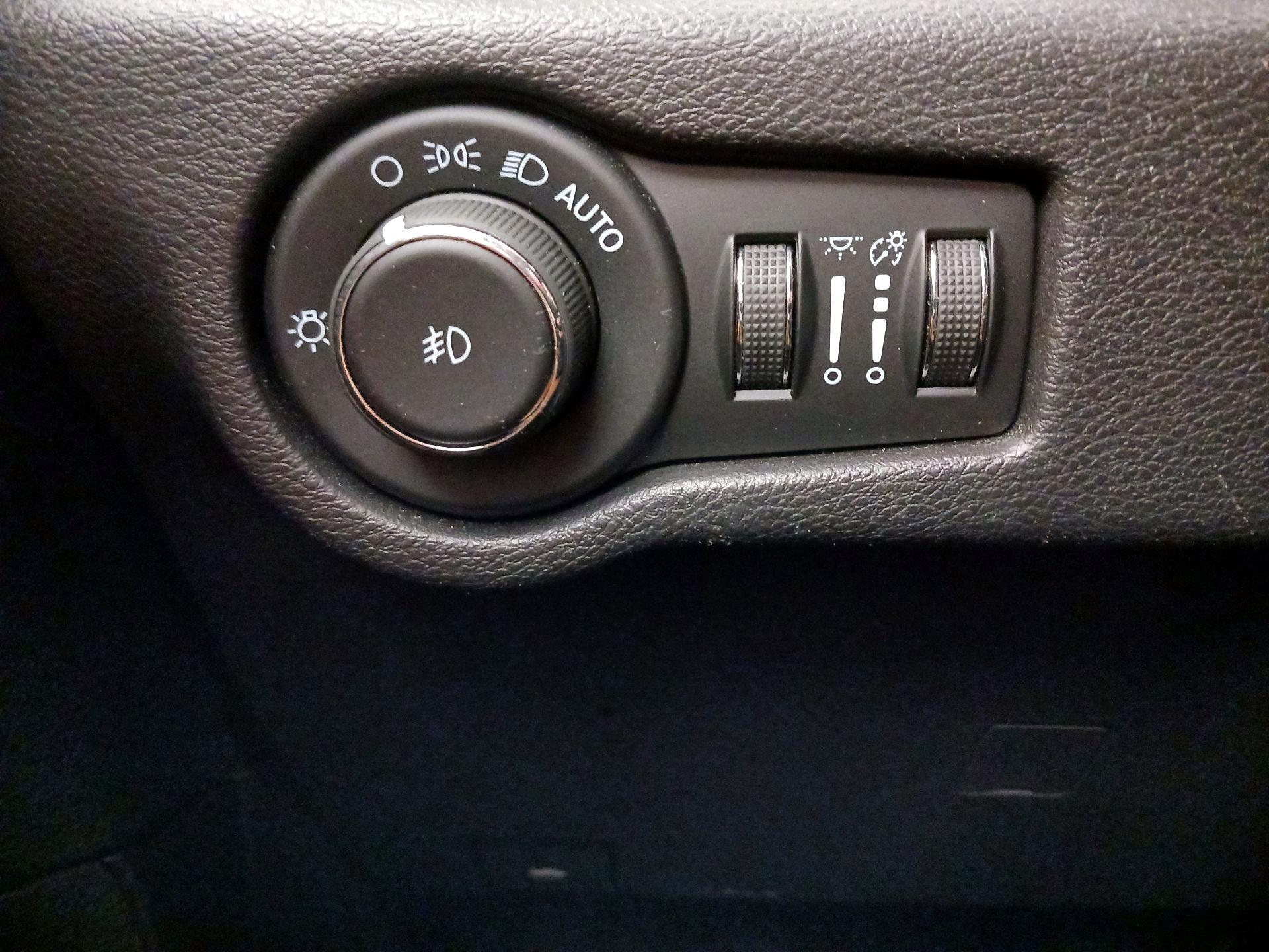 Thumbnail: 2021 Chrysler Pacifica - 13