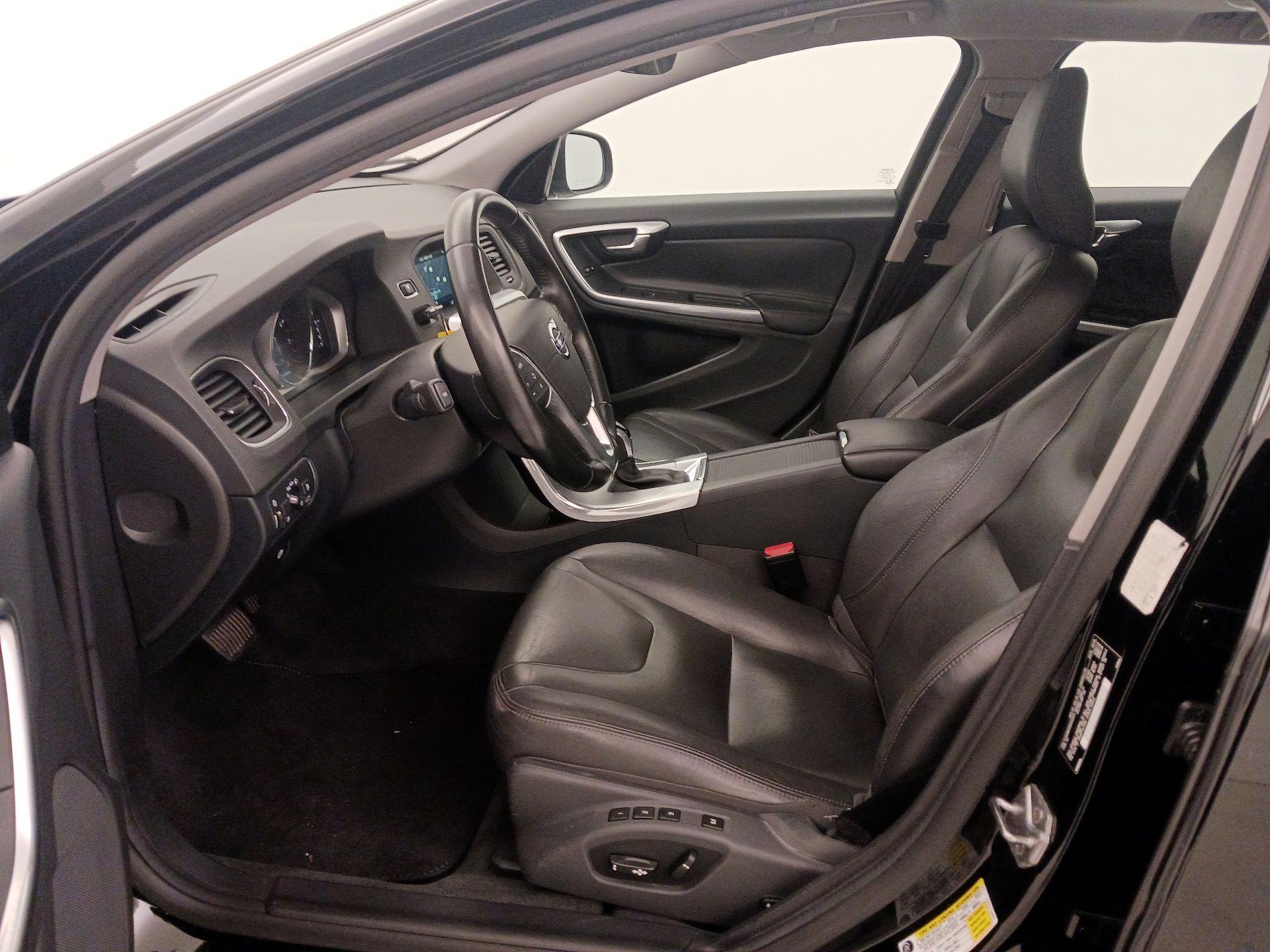 Thumbnail: 2017 Volvo V60 - 11