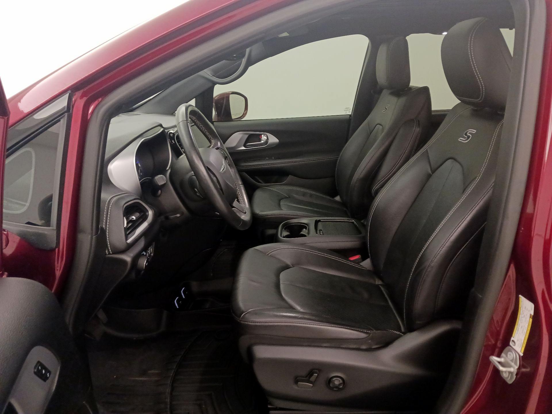 Thumbnail: 2021 Chrysler Pacifica - 11