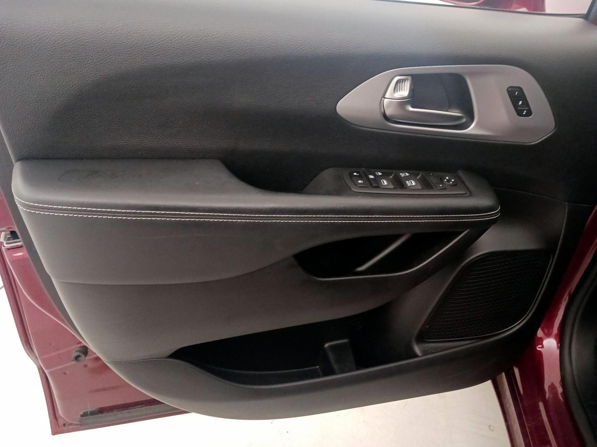 Thumbnail: 2021 Chrysler Pacifica - 12