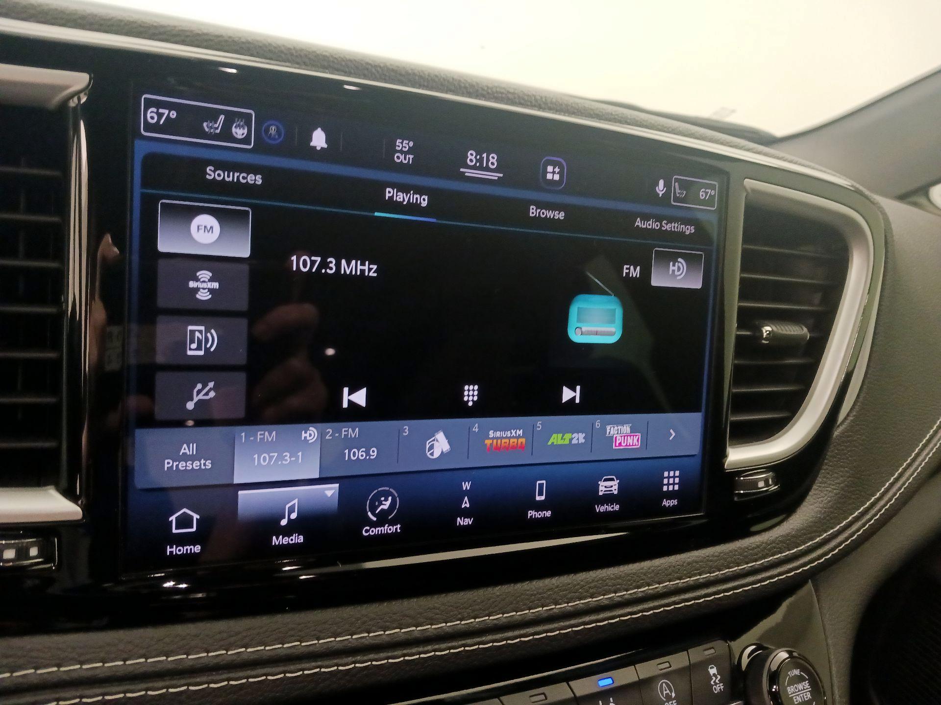 Thumbnail: 2021 Chrysler Pacifica - 16