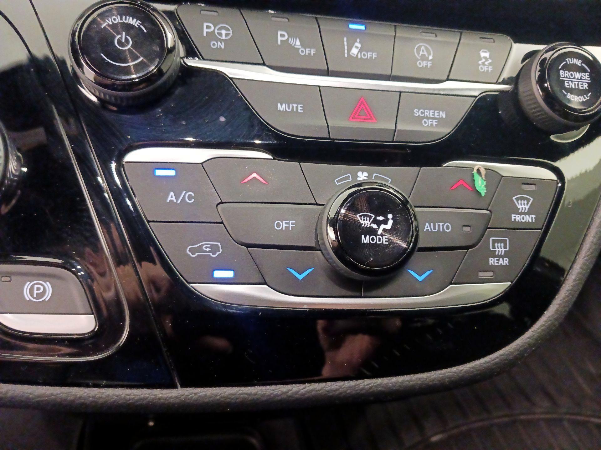 Thumbnail: 2021 Chrysler Pacifica - 17