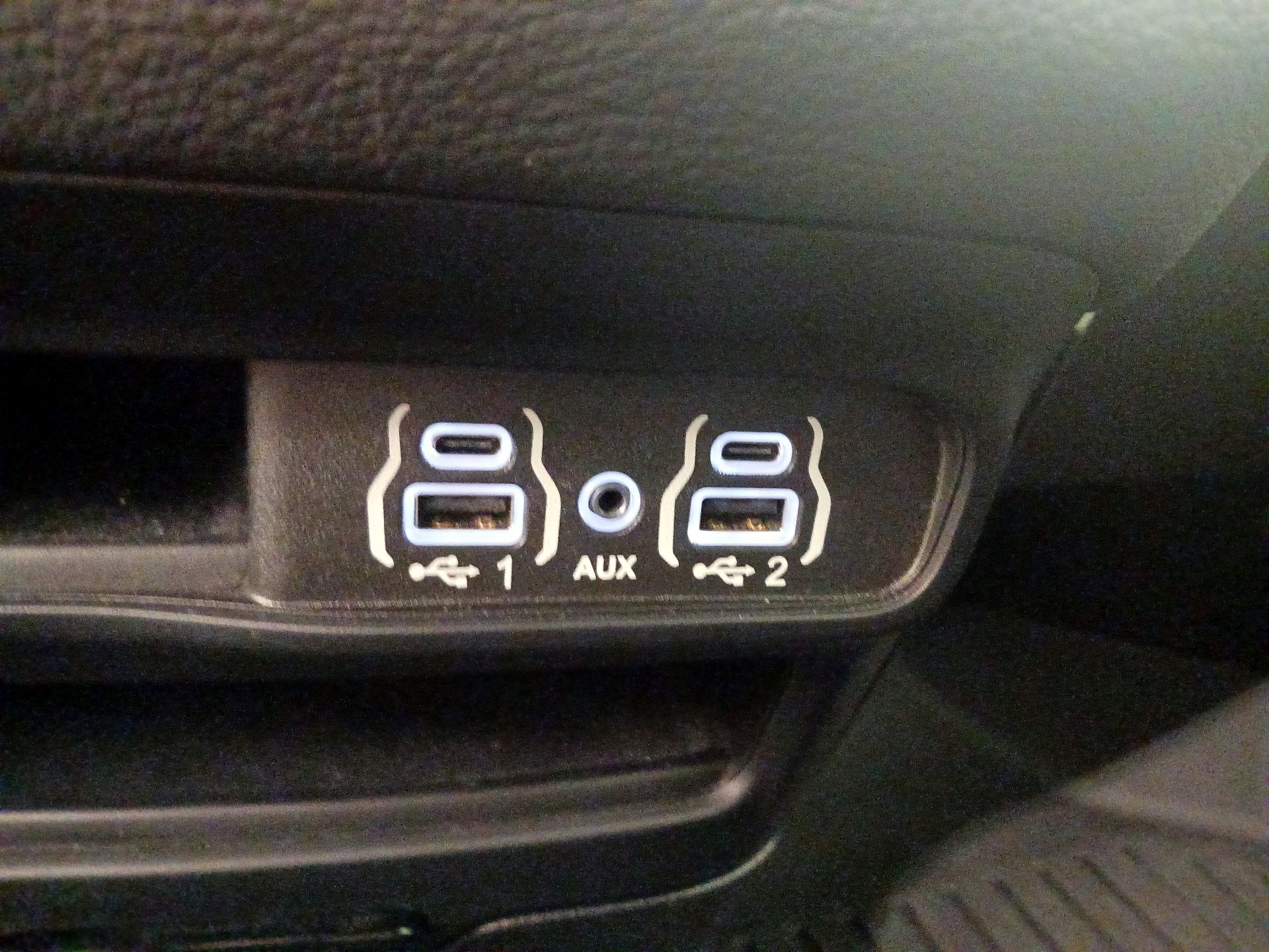 Thumbnail: 2021 Chrysler Pacifica - 19