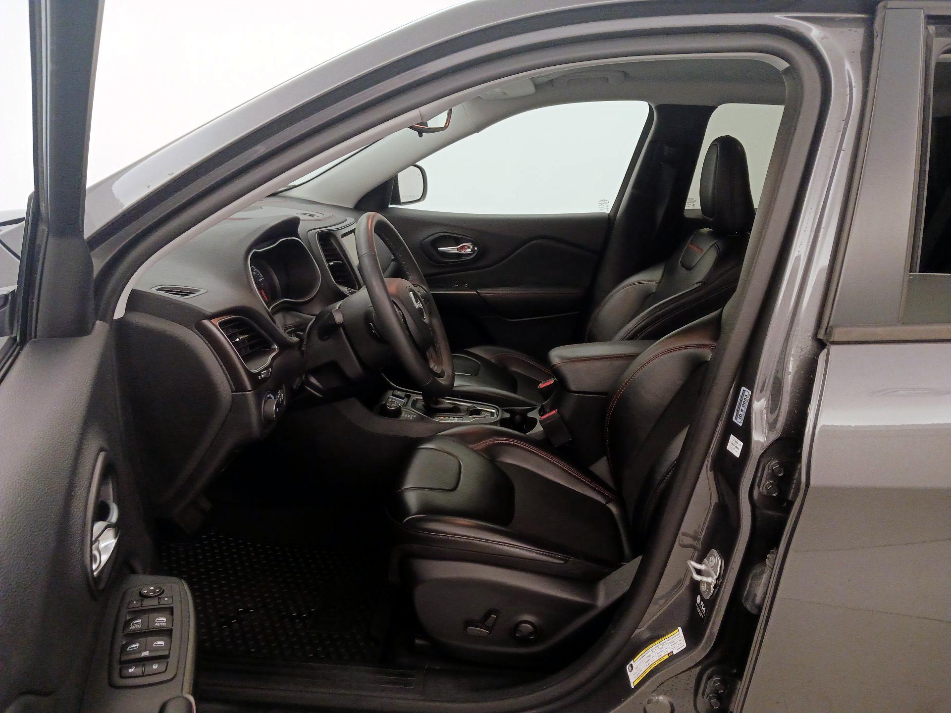 Thumbnail: 2022 Jeep Cherokee - 11