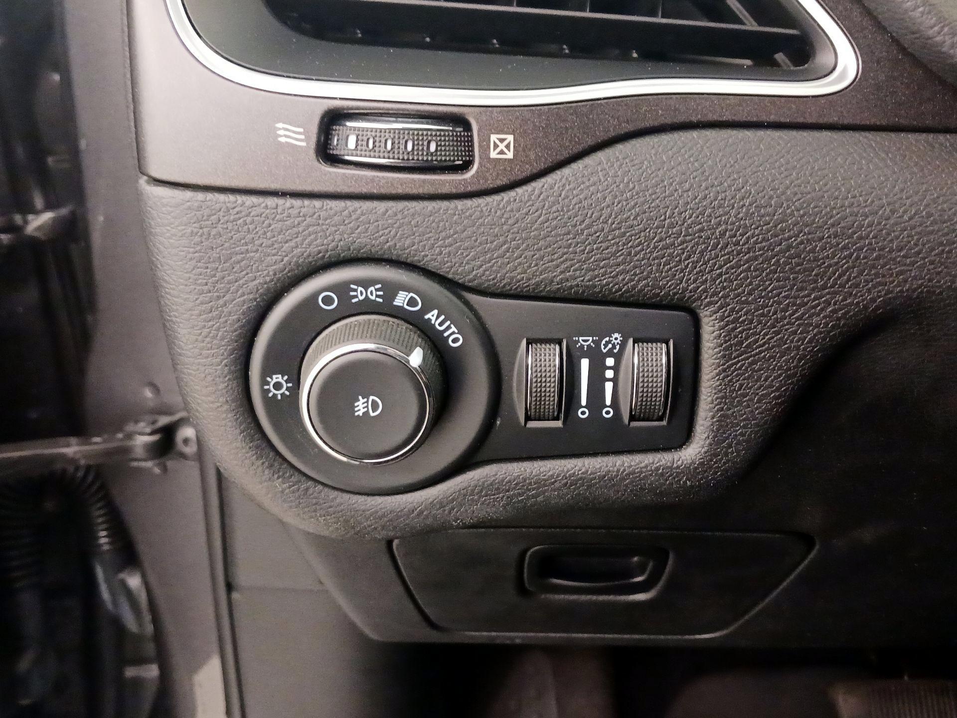 Thumbnail: 2022 Jeep Cherokee - 13