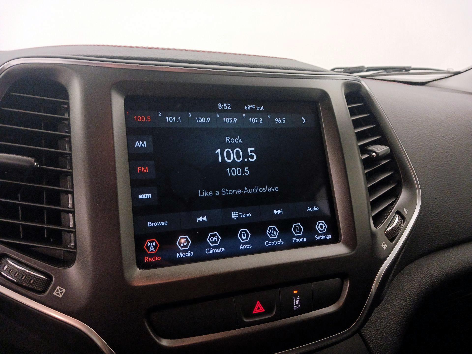 Thumbnail: 2022 Jeep Cherokee - 15