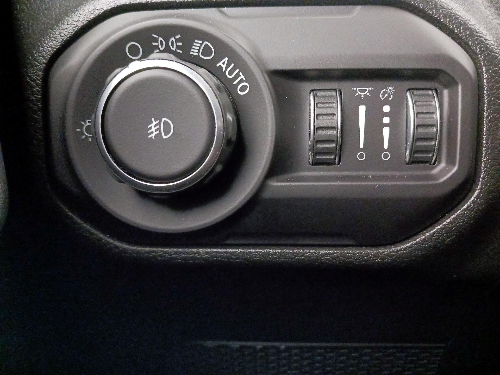 Thumbnail: 2018 Jeep Wrangler - 13