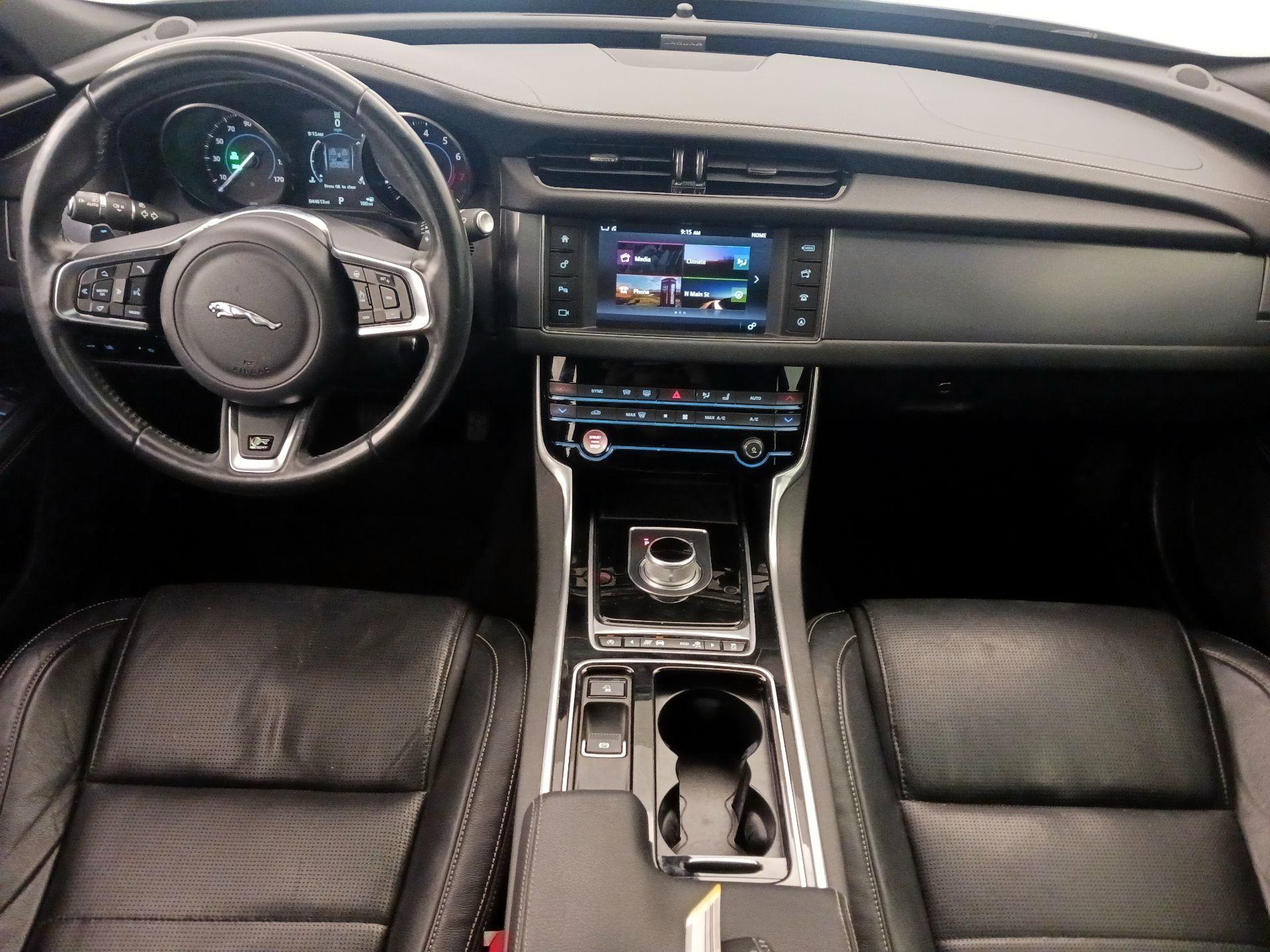 Thumbnail: 2016 Jaguar XF - 9