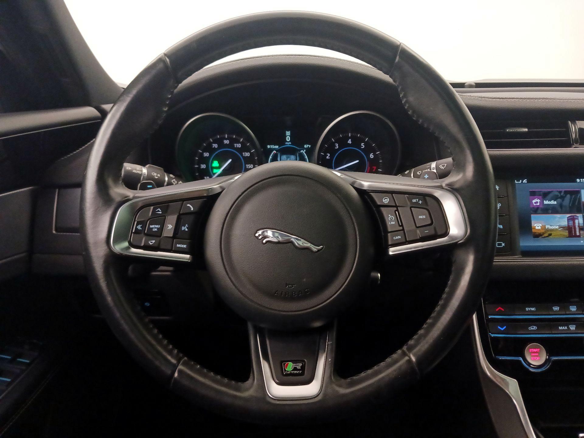 Thumbnail: 2016 Jaguar XF - 10