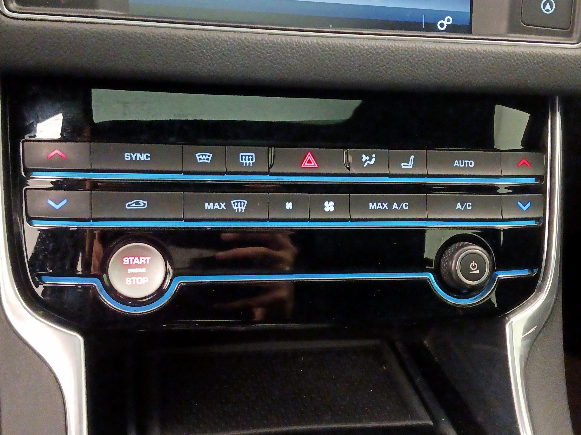 Thumbnail: 2016 Jaguar XF - 17