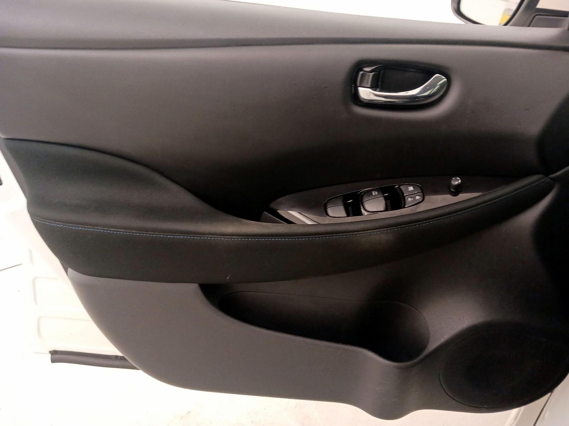 Thumbnail: 2022 Nissan Leaf - 12