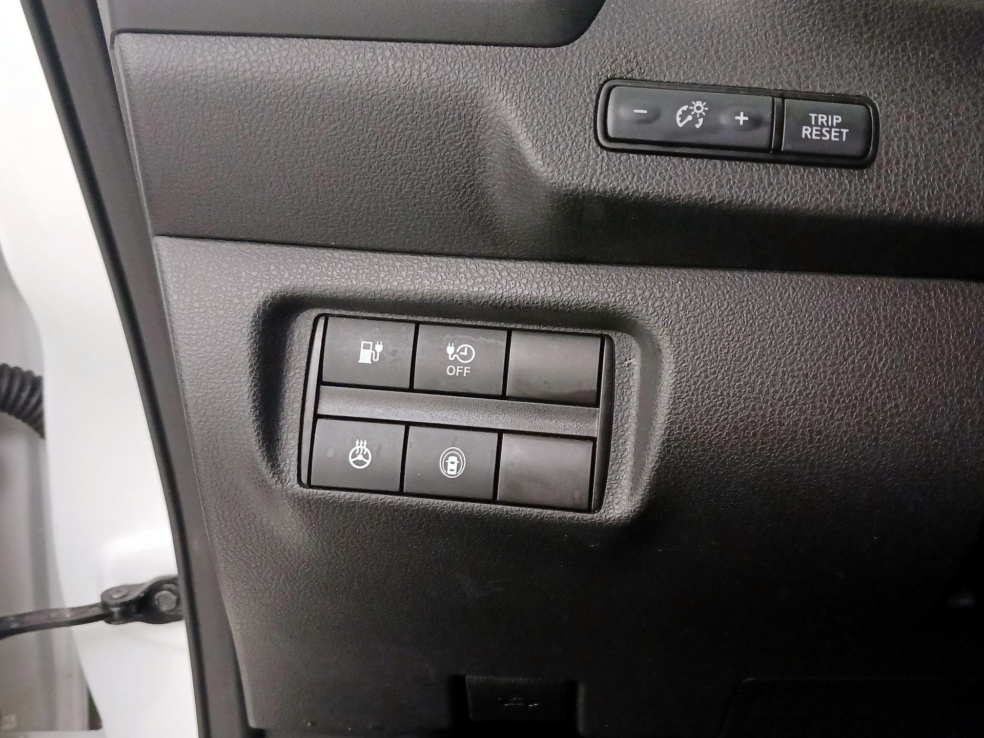 Thumbnail: 2022 Nissan Leaf - 13