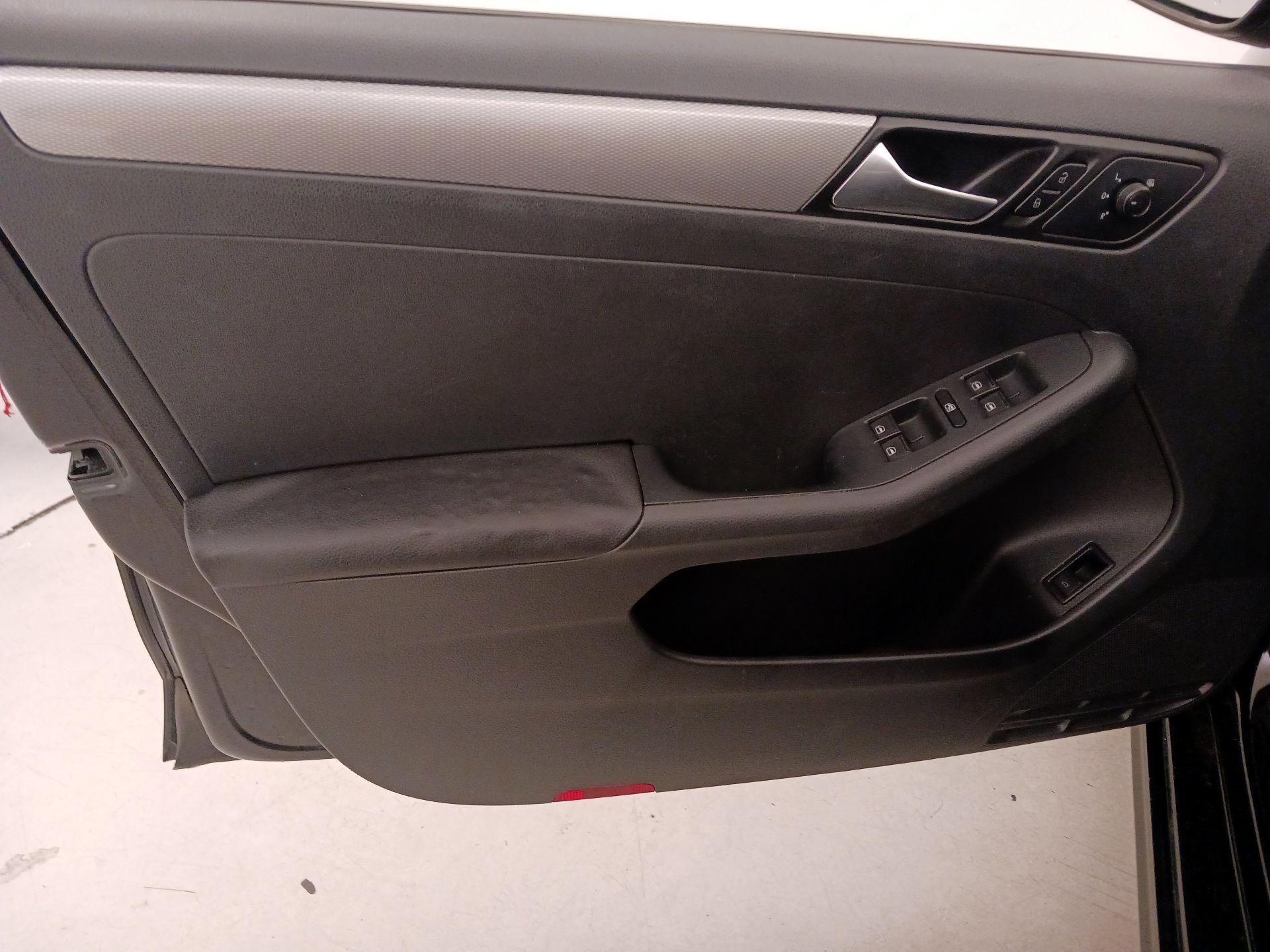 Thumbnail: 2015 Volkswagen Jetta - 12